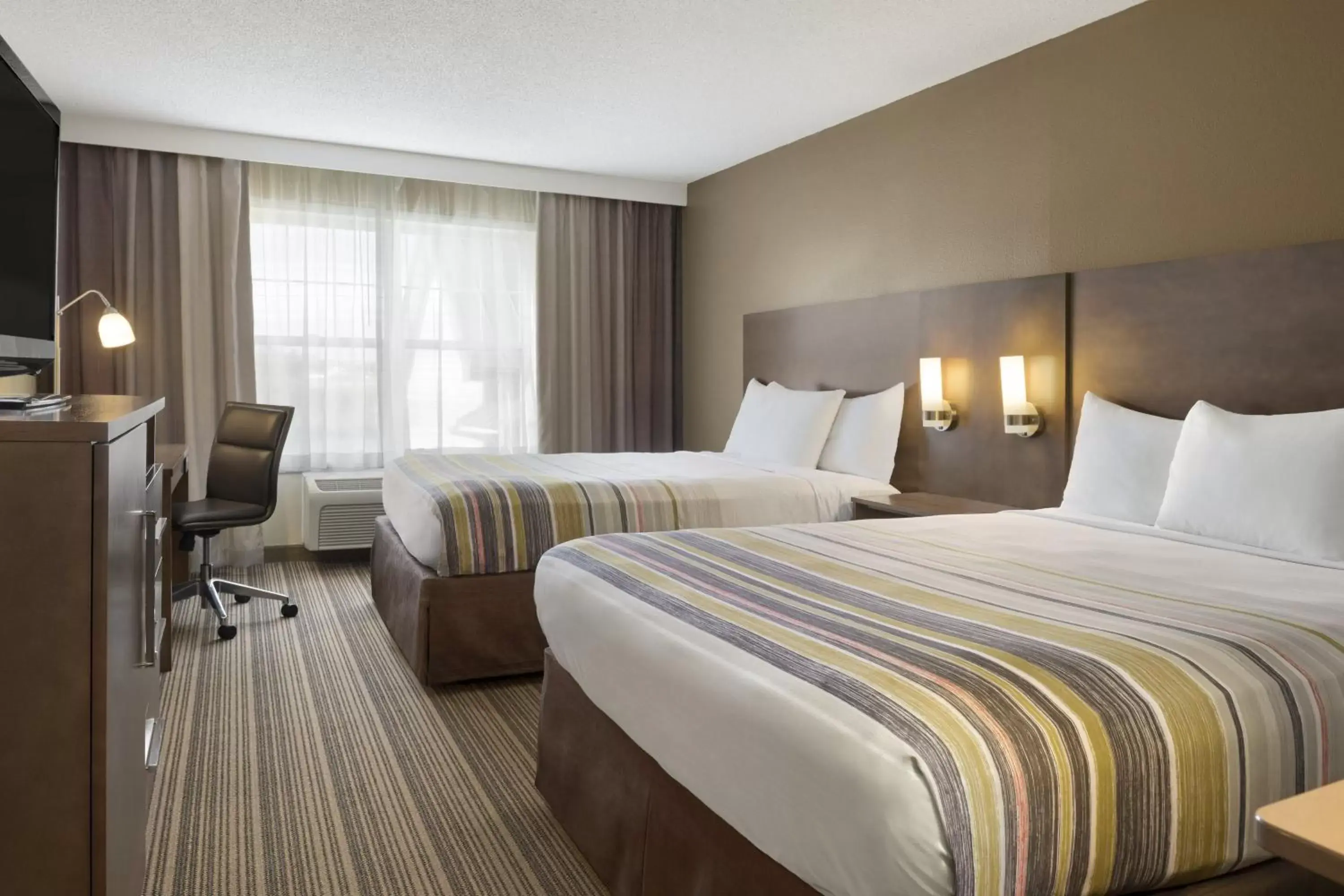 Photo of the whole room, Bed in Country Inn & Suites by Radisson, Ankeny, IA