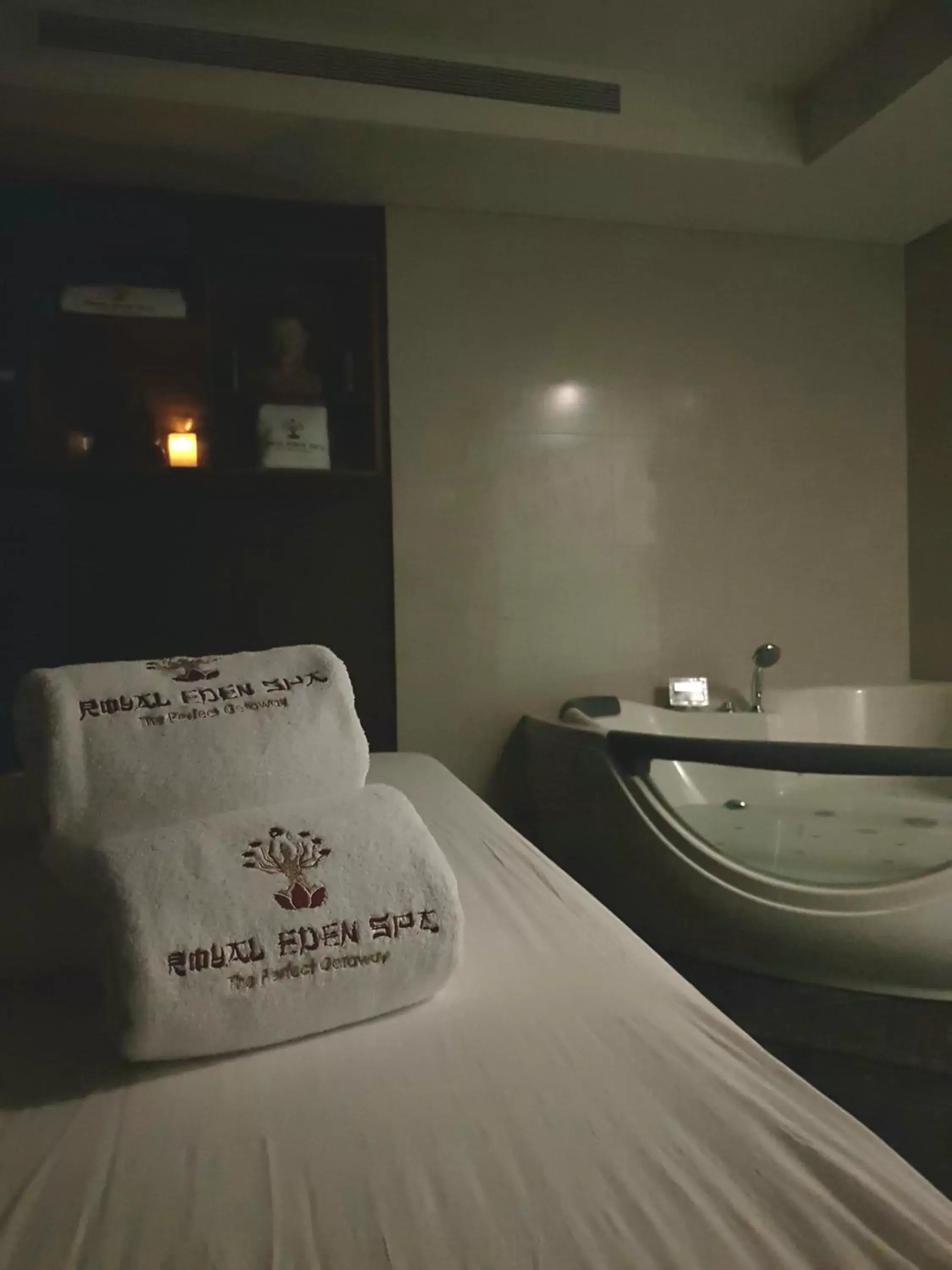 Massage, Bed in Royal Tulip Achrafieh Massage, Bed in Royal Tulip Achrafieh