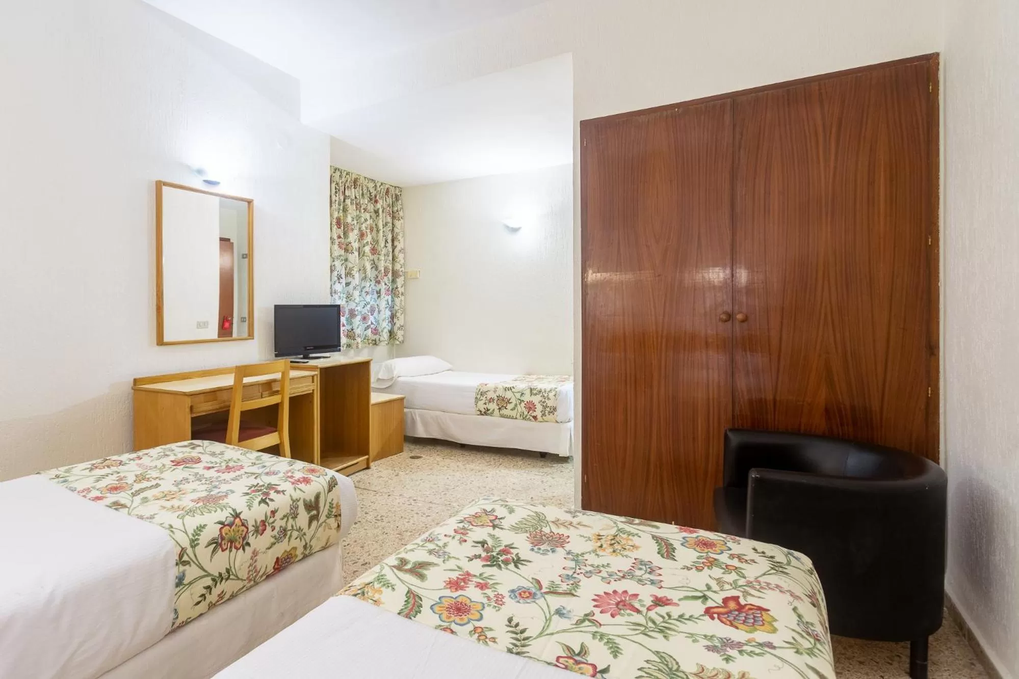 Bedroom, Bed in Hotel Leuka