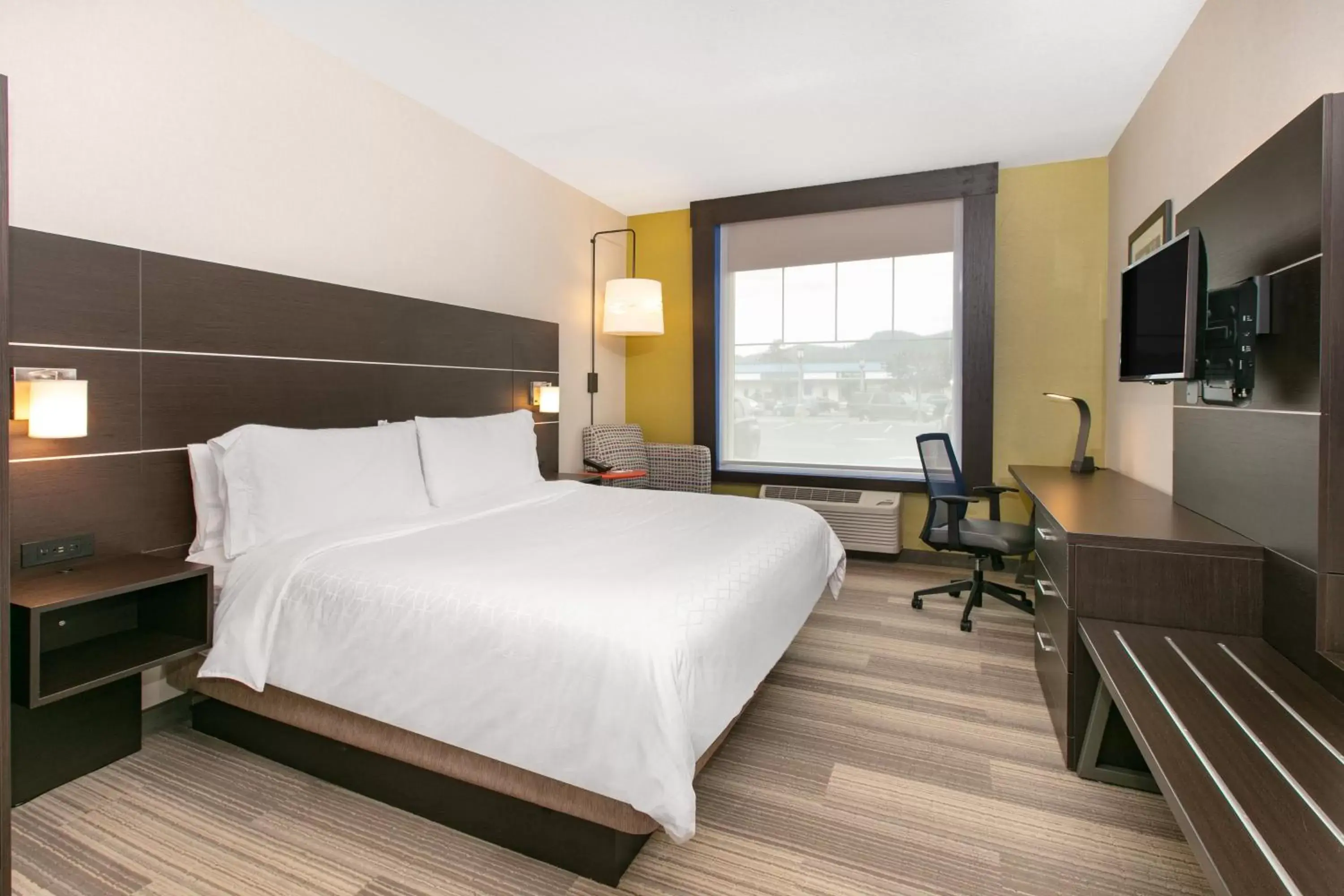 Photo of the whole room, Bed in Holiday Inn Express Hotel & Suites Seaside Convention Center, an IHG Hotel