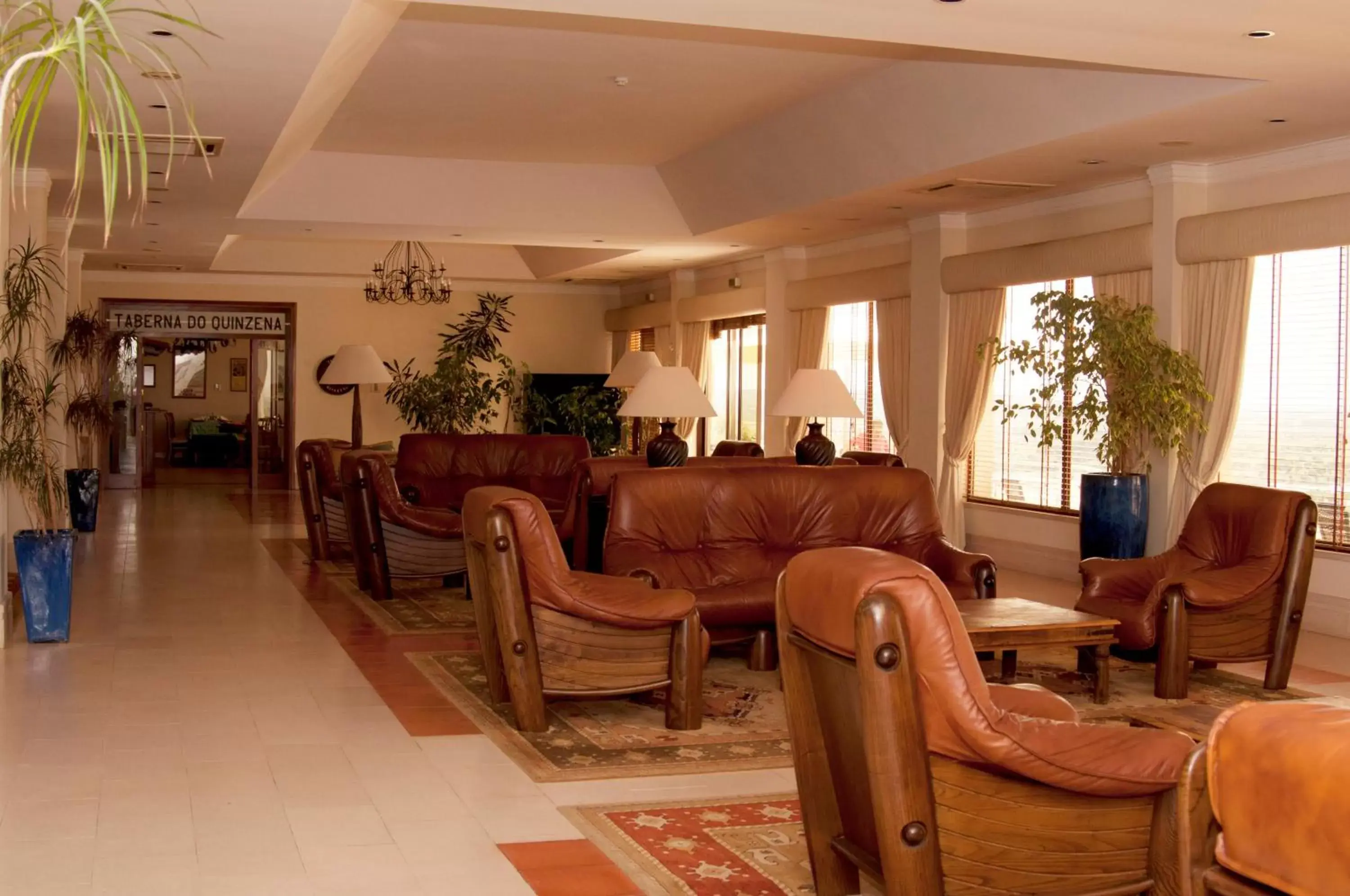 Communal lounge/ TV room, Lounge/Bar in Santarem Hotel