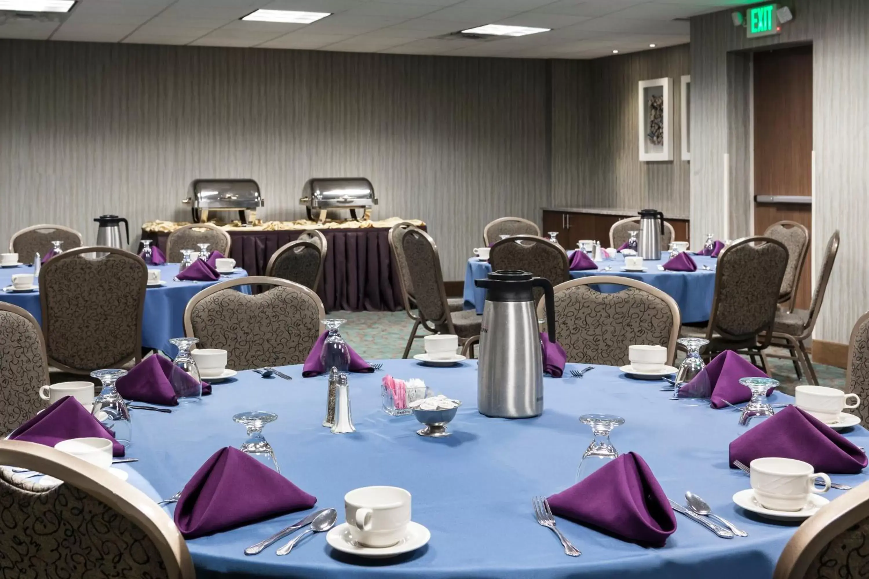 Meeting/conference room, Restaurant/Places to Eat in Holiday Inn Rock Island-Quad Cities, an IHG Hotel
