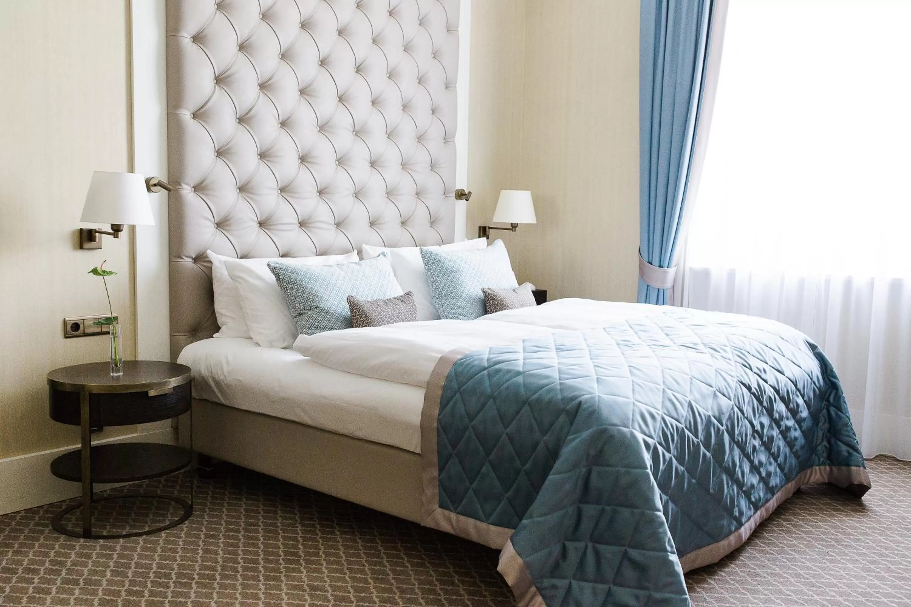 Photo of the whole room, Bed in Steigenberger ICON Grandhotel & Spa Petersberg