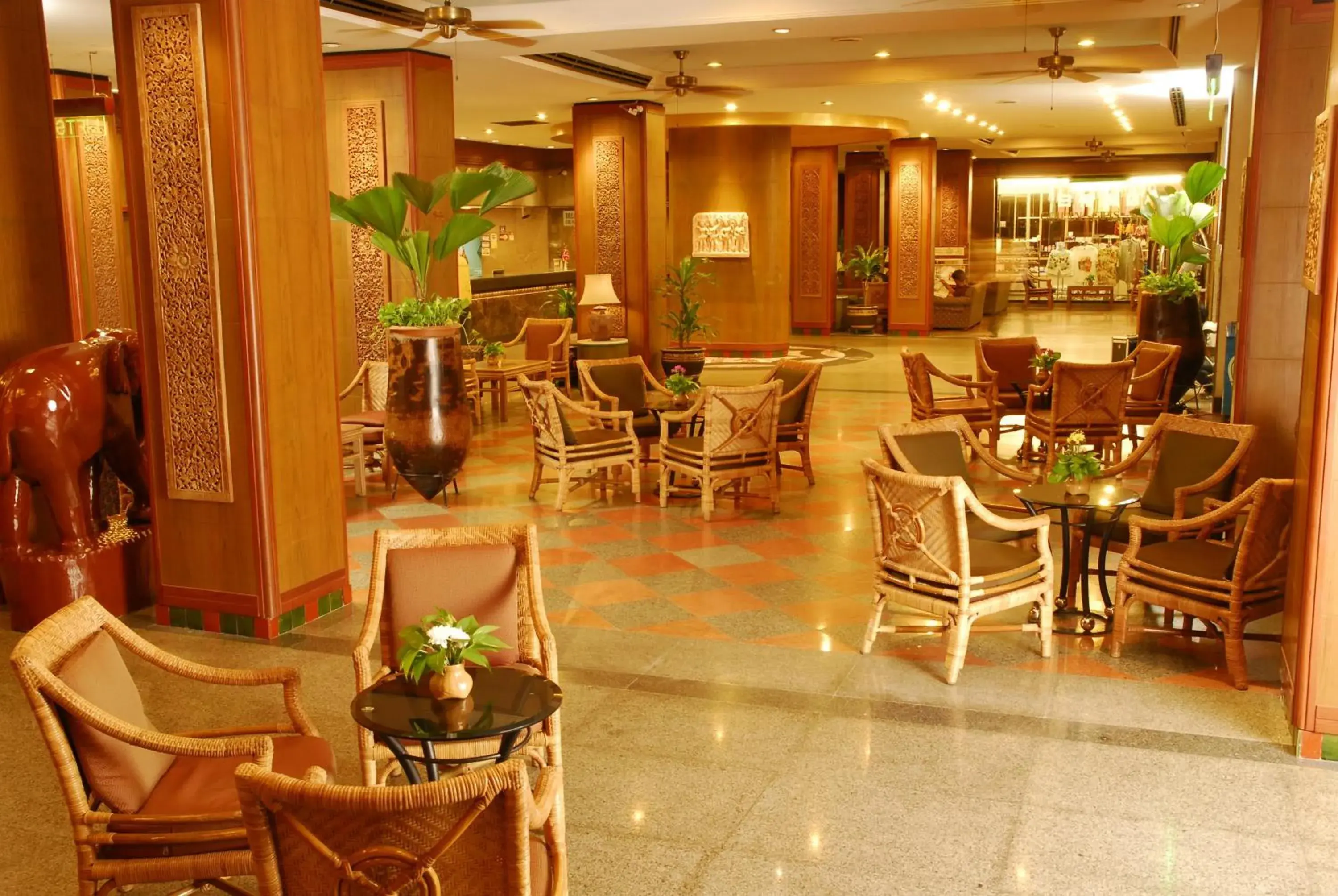 Communal lounge/ TV room, Restaurant/Places to Eat in Golden Beach Hotel Pattaya