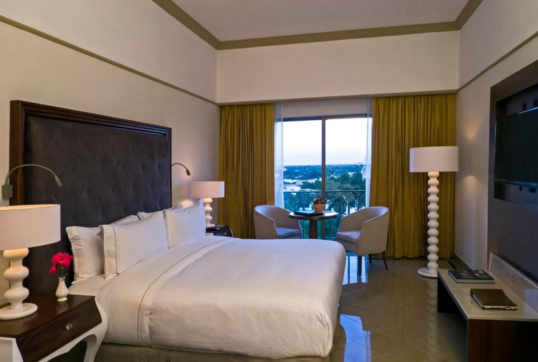 Photo of the whole room, Bed in Fiesta Americana Merida