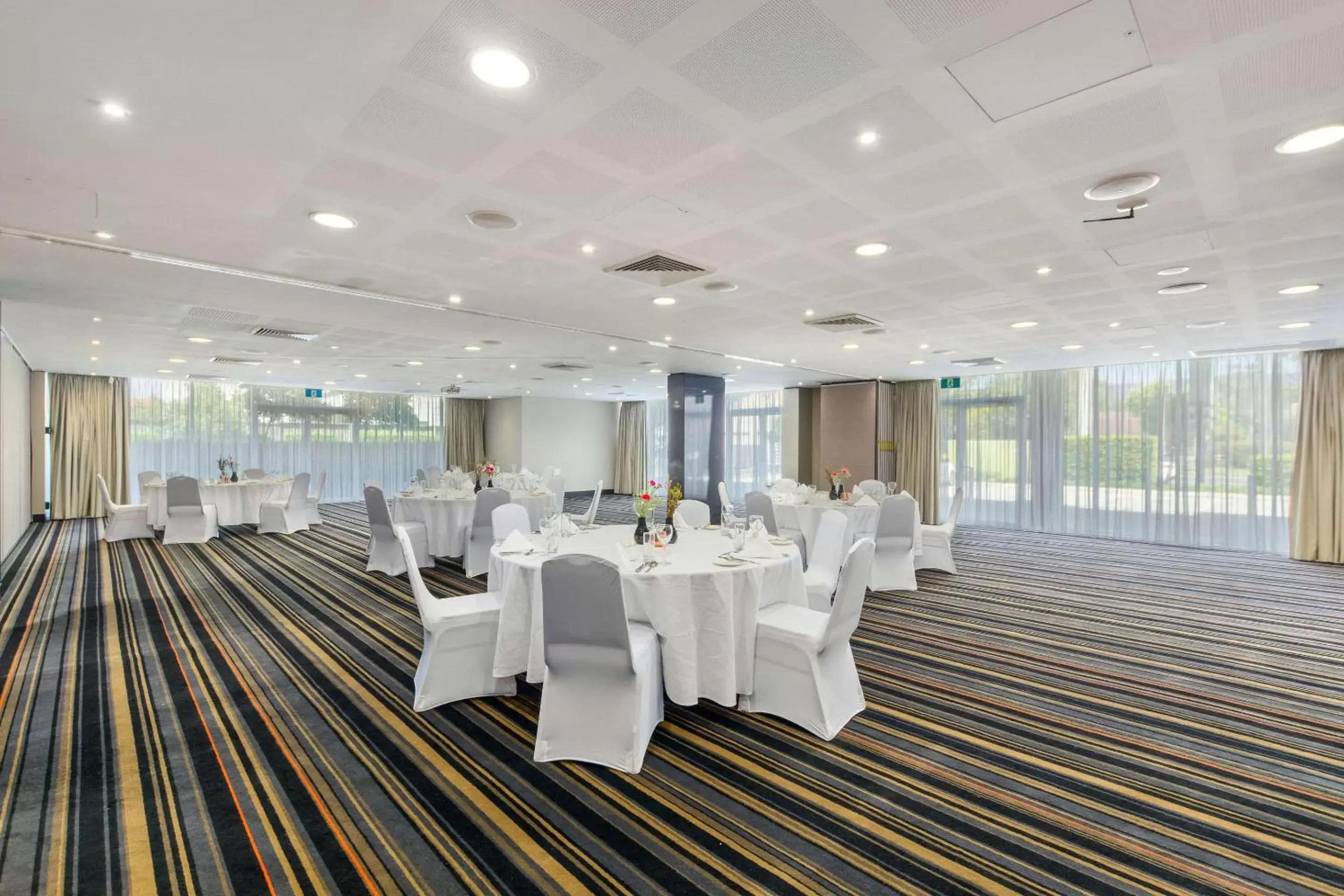 On site, Banquet Facilities in Quality Suites Pioneer Sands