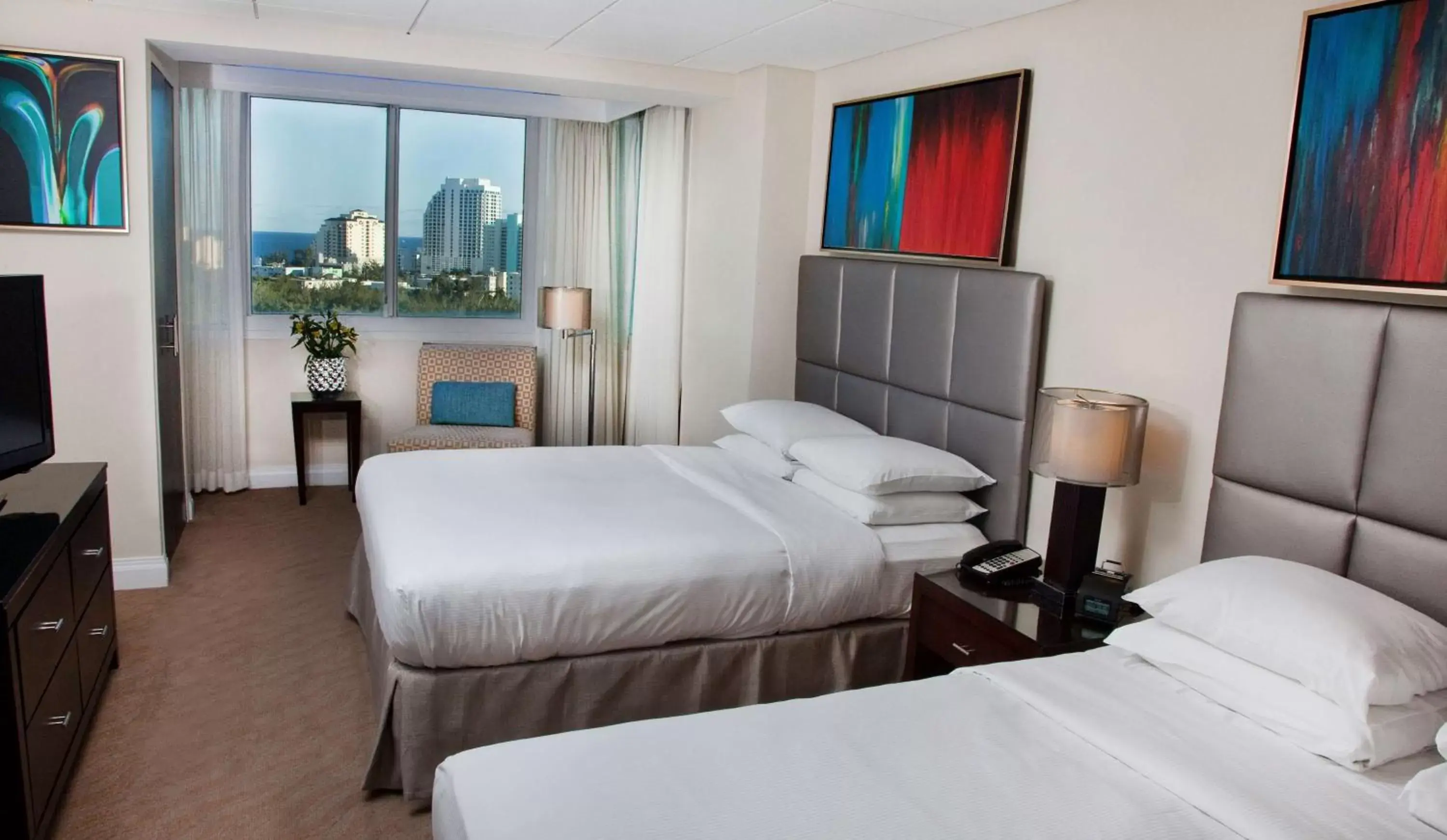 View (from property/room), Bed in GALLERYone - a DoubleTree Suites by Hilton Hotel