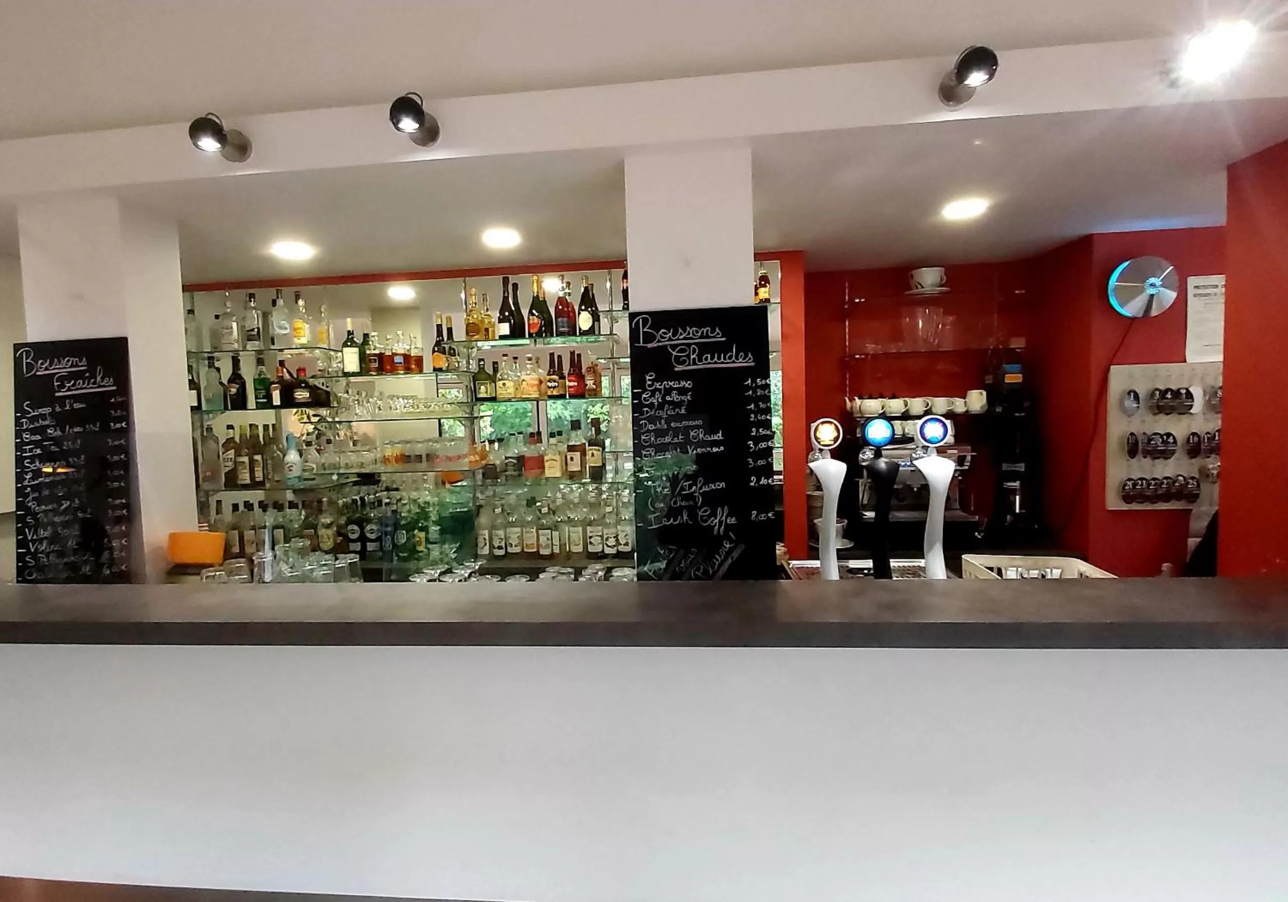 Lounge or bar in Hôtel Restaurant L'Artière