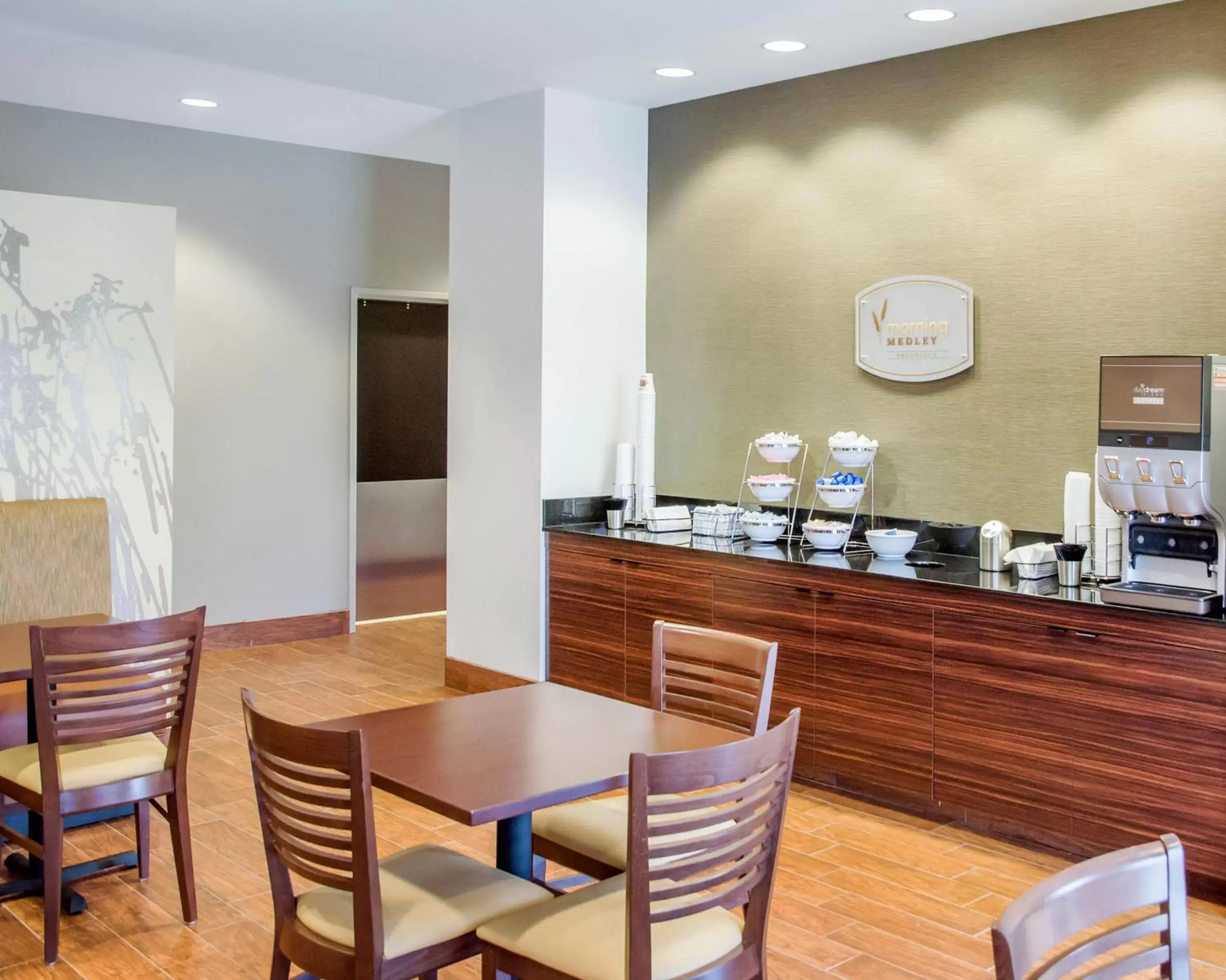 Food and drinks, Restaurant/Places to Eat in Sleep Inn & Suites Parkersburg