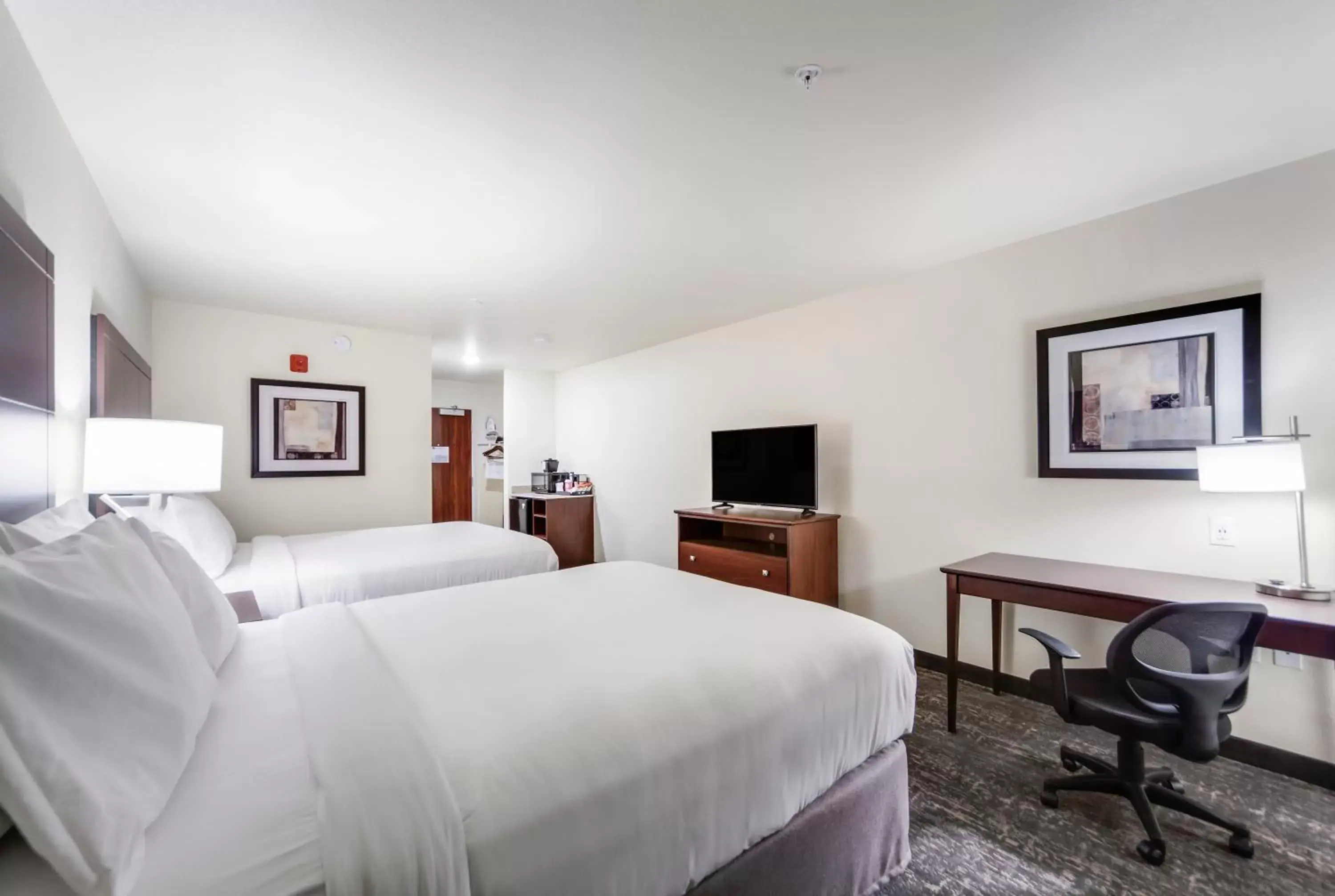 Bed in Cobblestone Inn & Suites-Fremont