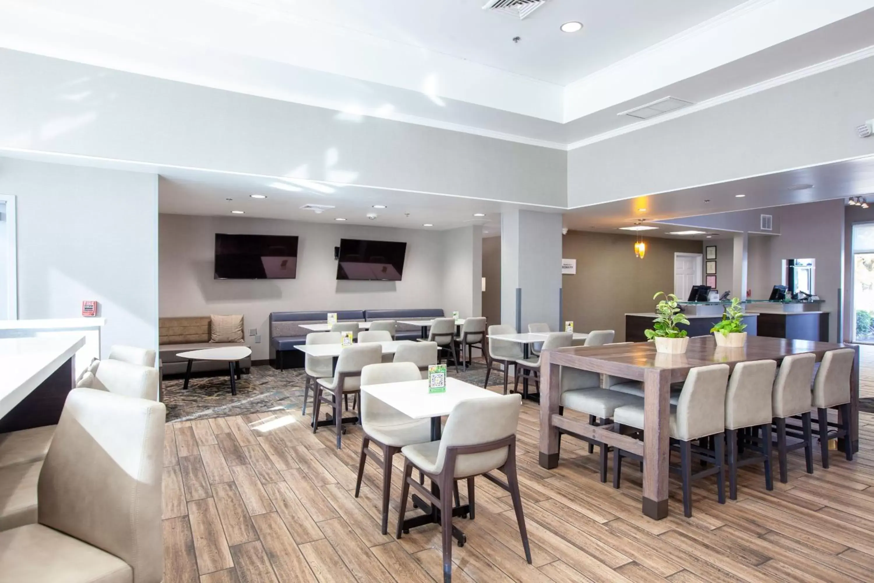 Restaurant/places to eat in Residence Inn by Marriott Sacramento Airport Natomas