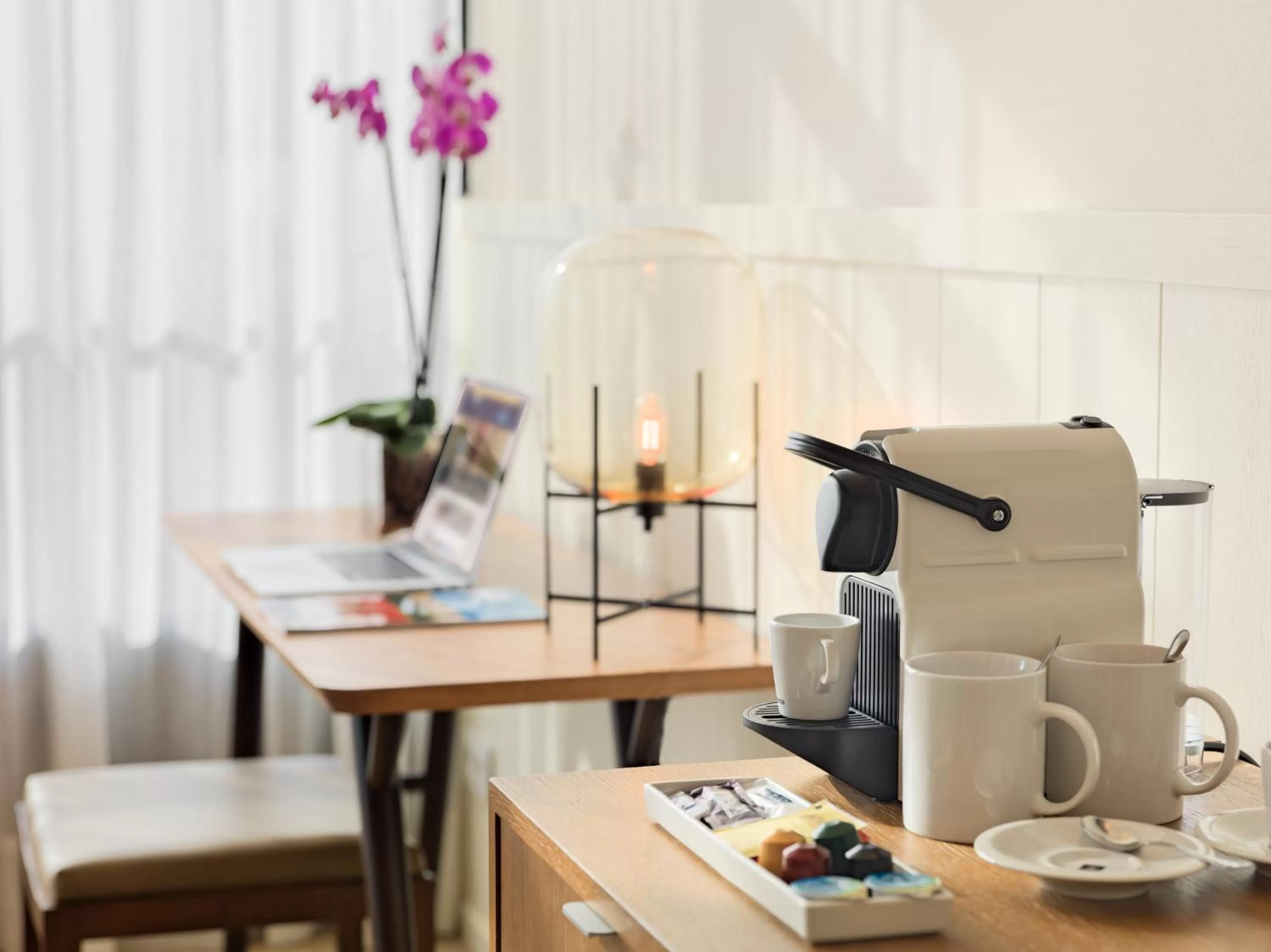 Coffee/tea facilities in H10 Cubik 4* Sup