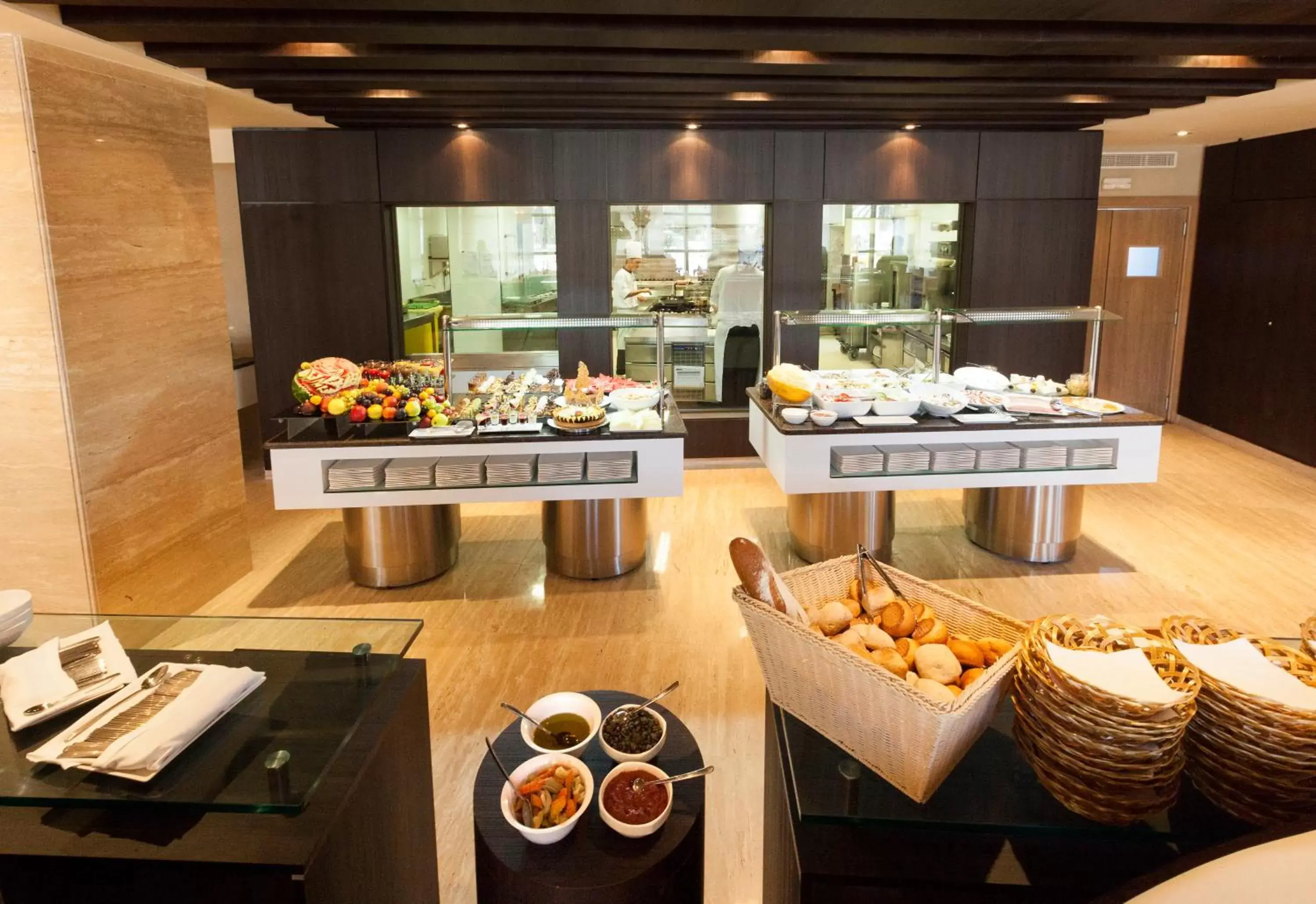 Restaurant/places to eat in Novotel Tunis