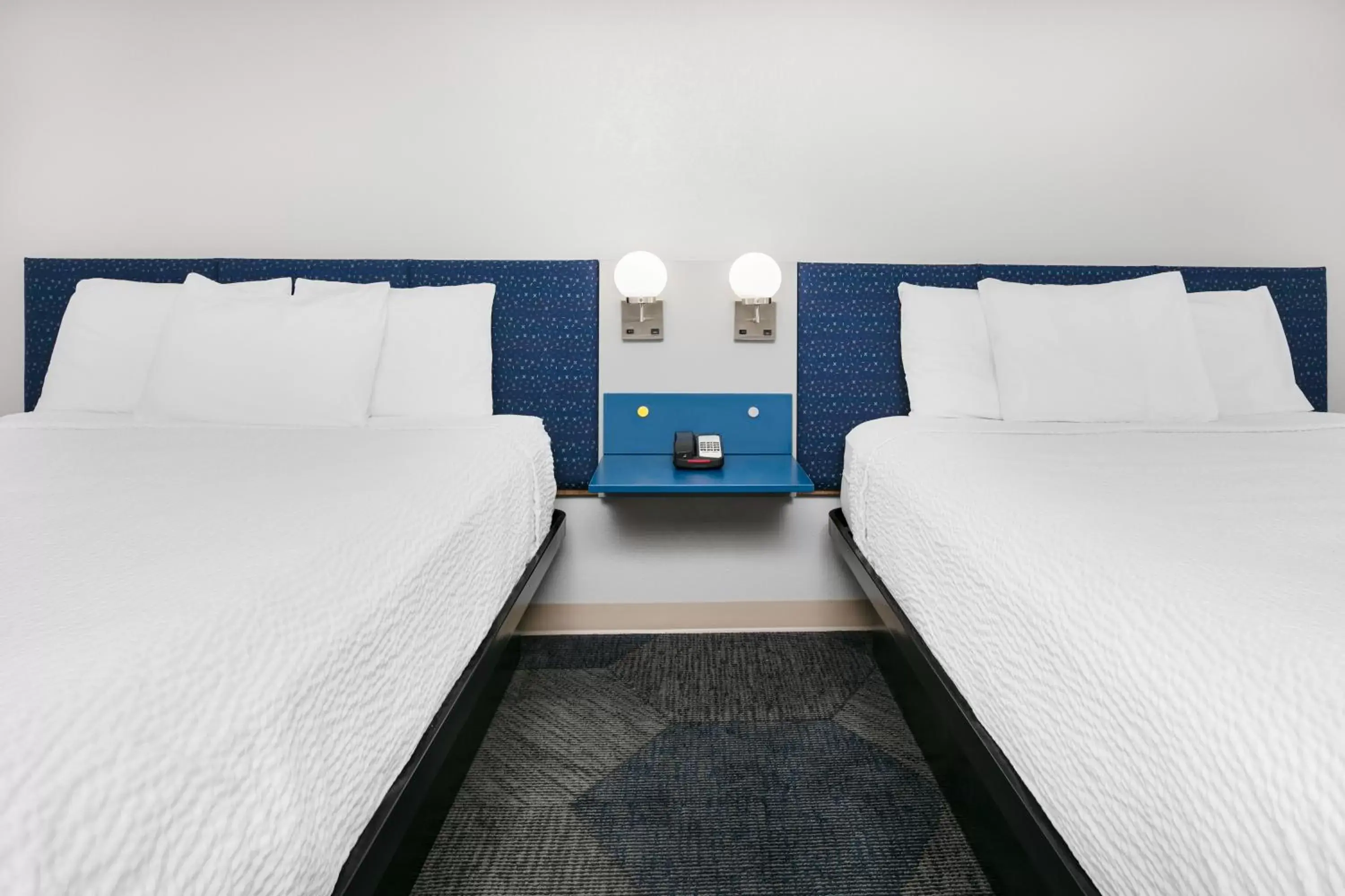Bed in Microtel Inn by Wyndham Beckley
