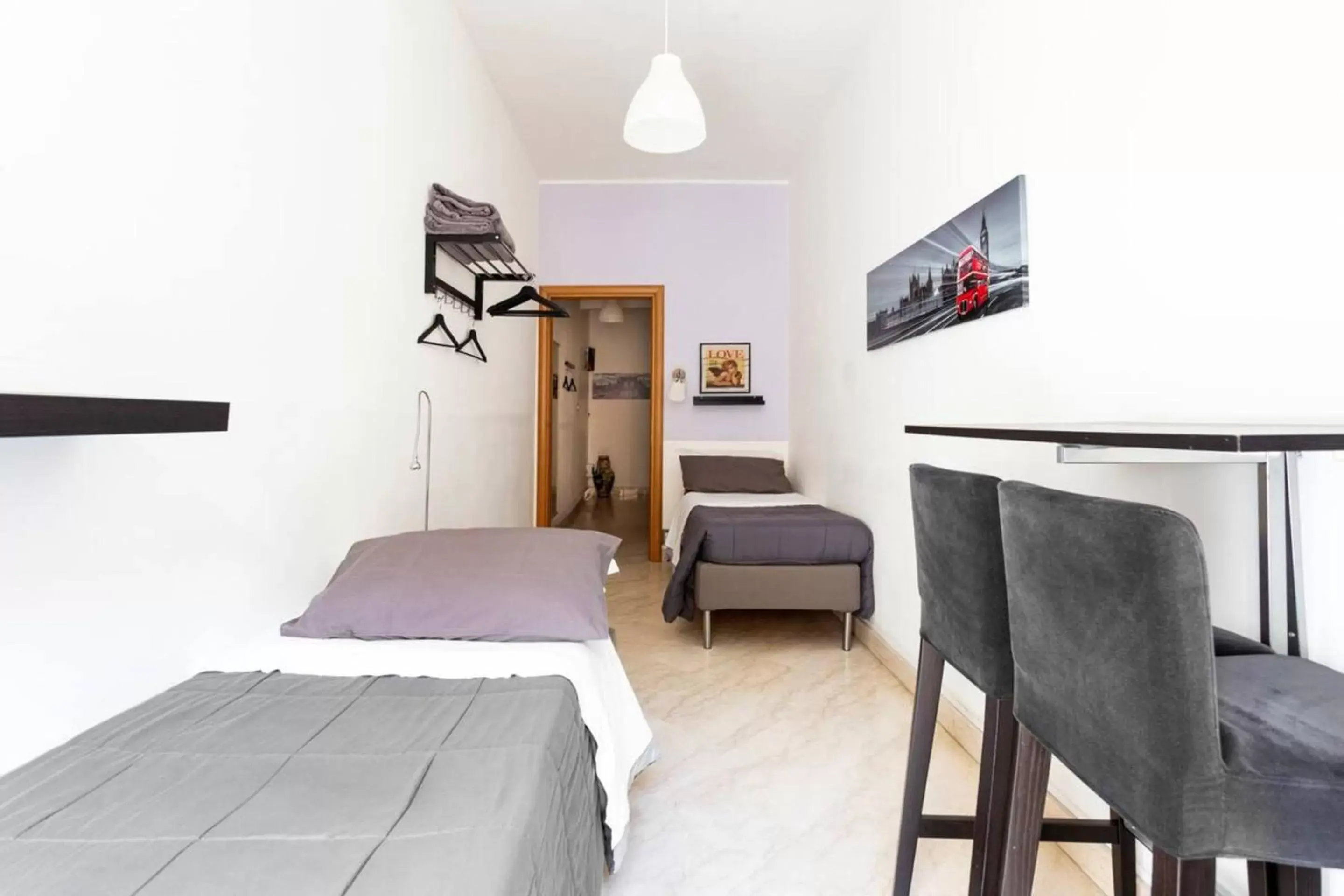 Bedroom, Seating Area in Catania Inn Rooms