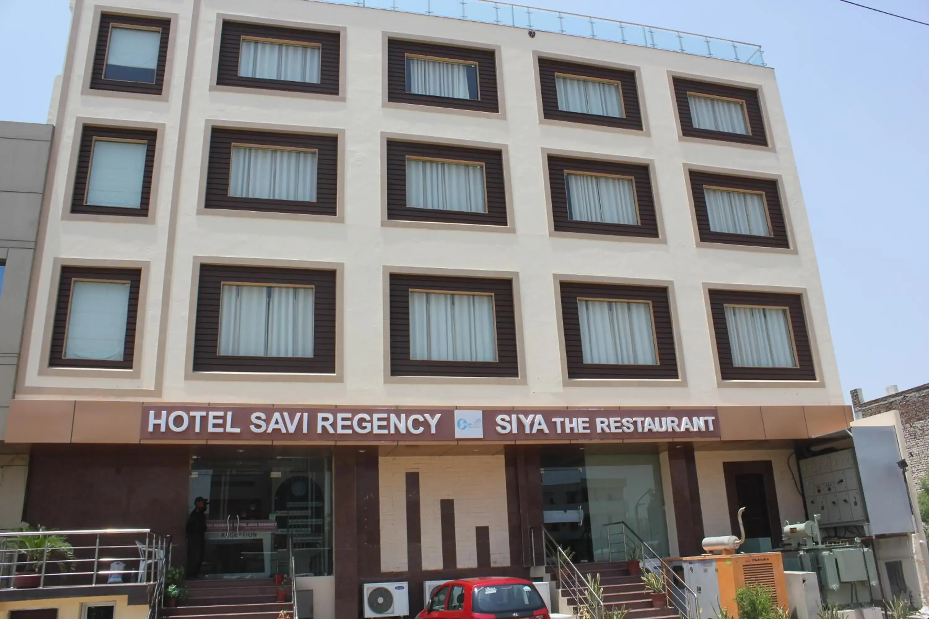 Facade/entrance in Hotel Savi Regency