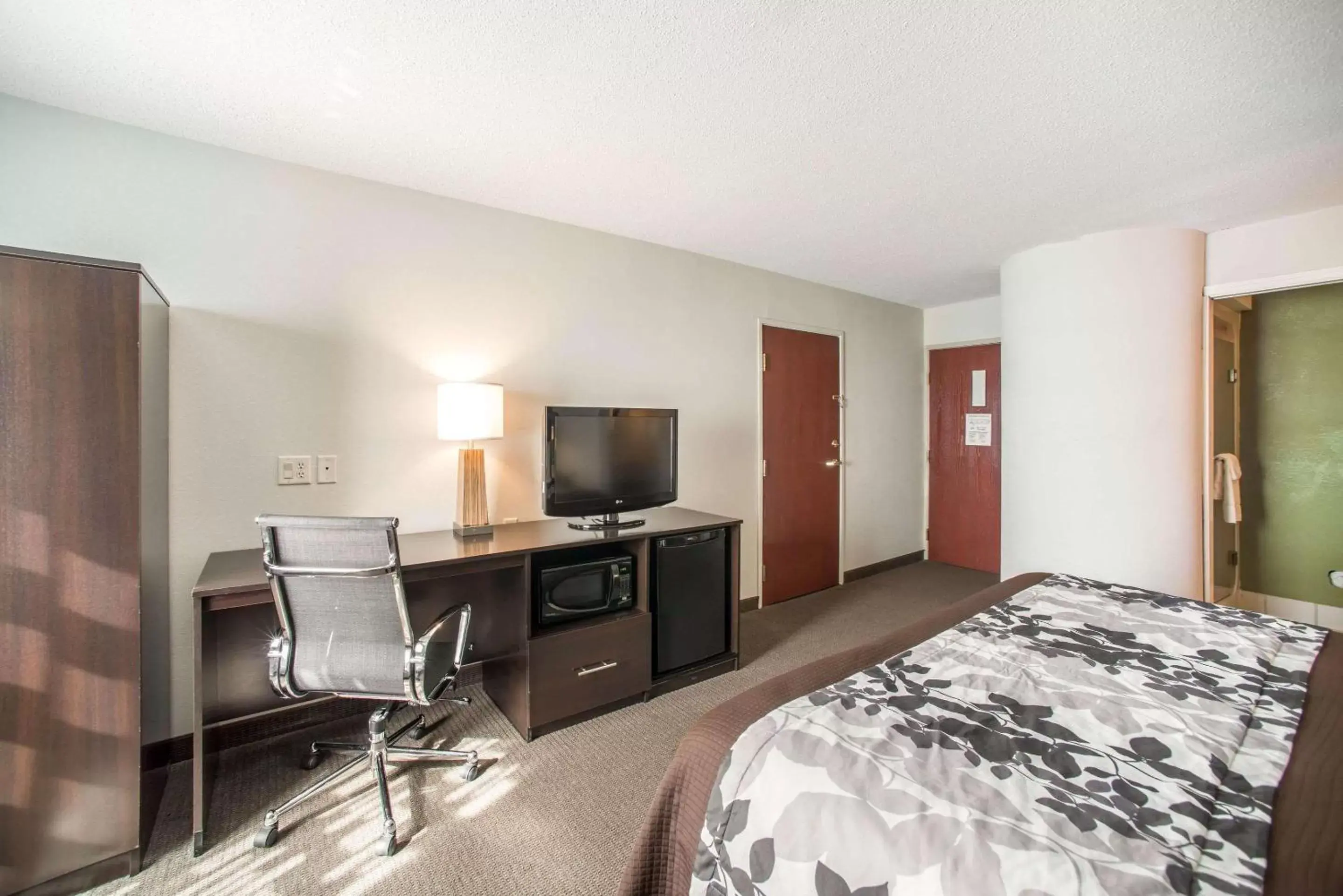 Photo of the whole room, TV/Entertainment Center in Sleep Inn Decatur I-72