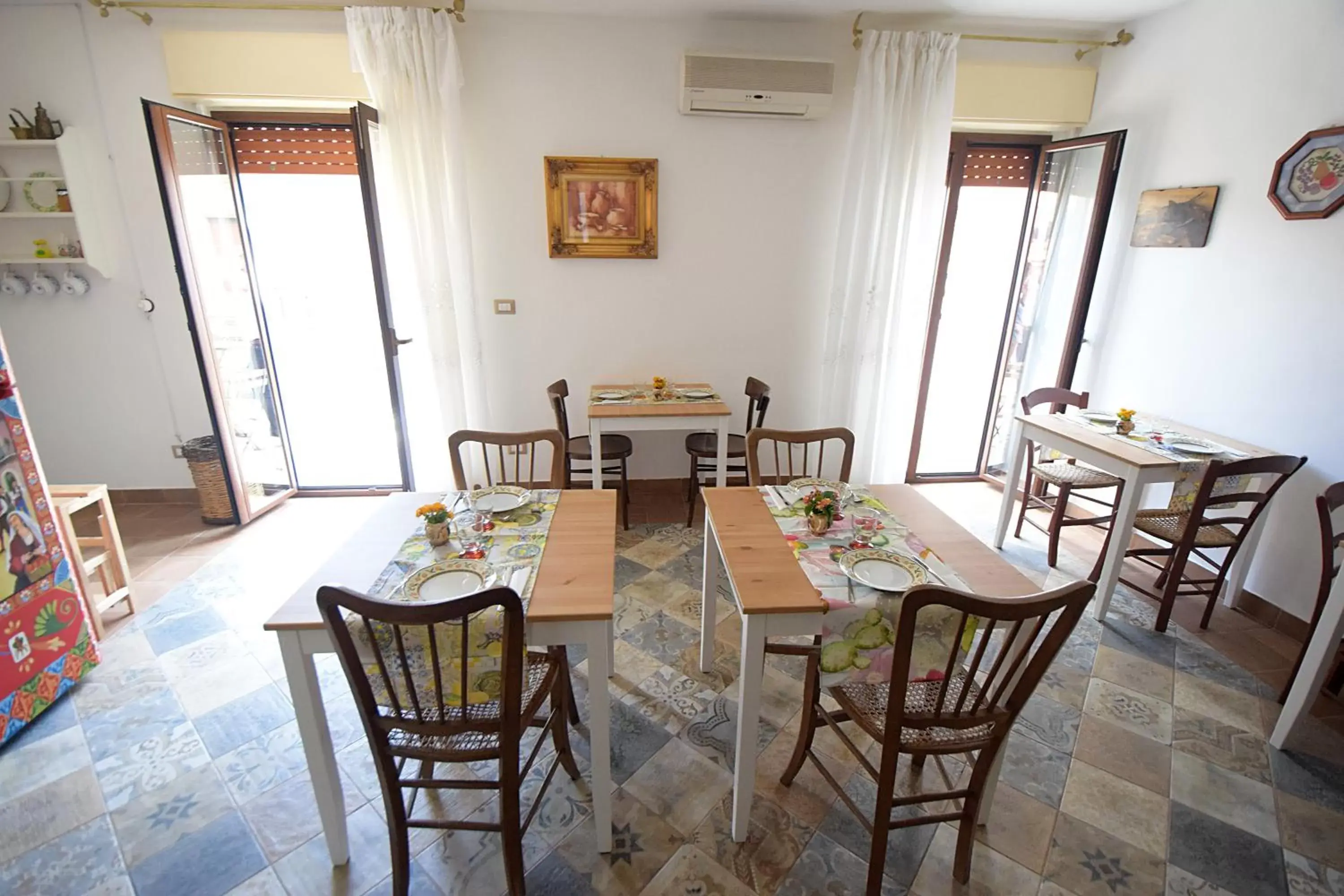 Communal kitchen, Restaurant/Places to Eat in Zù Mariu B&B