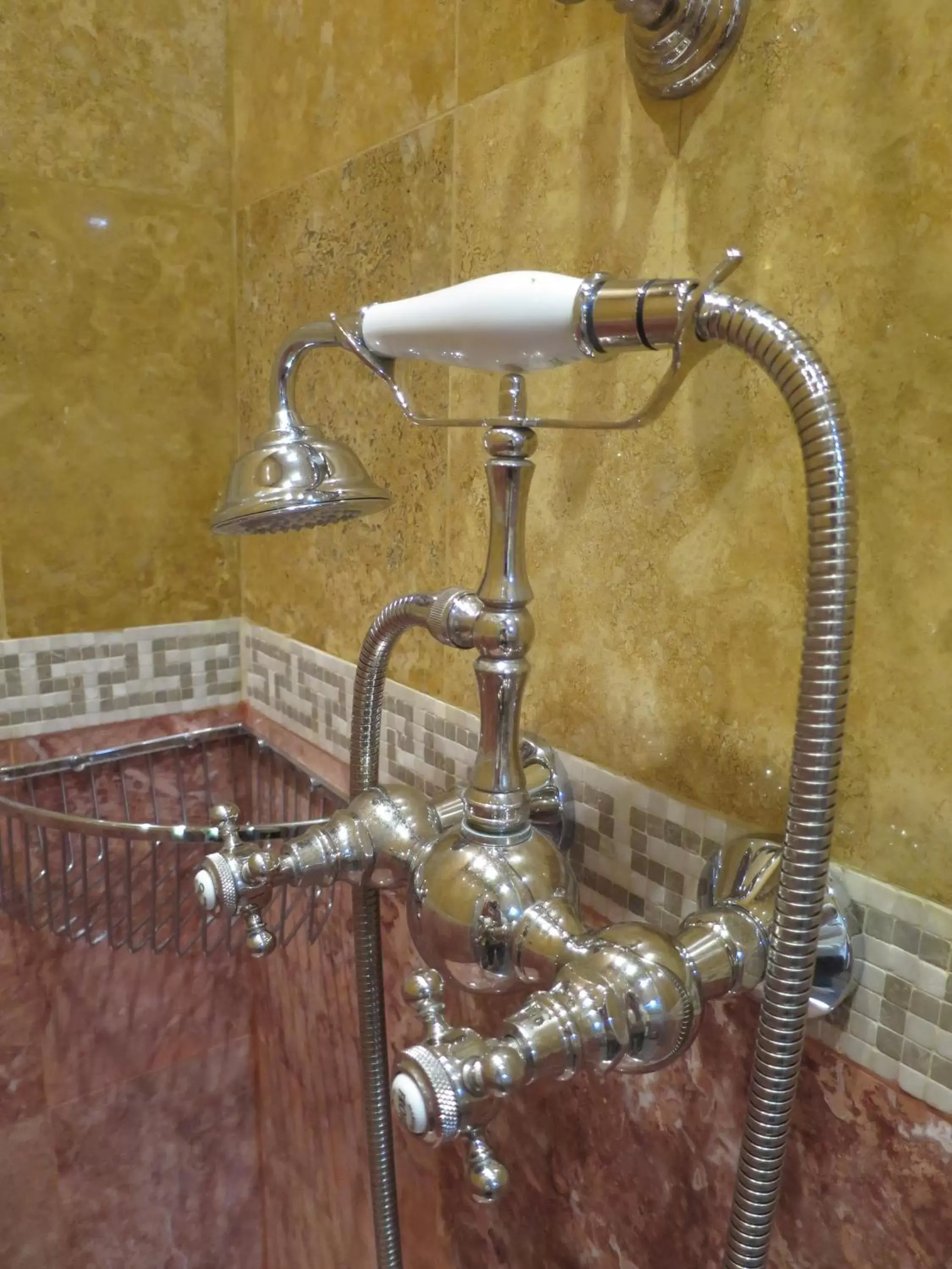 Shower, Bathroom in KerBlondel