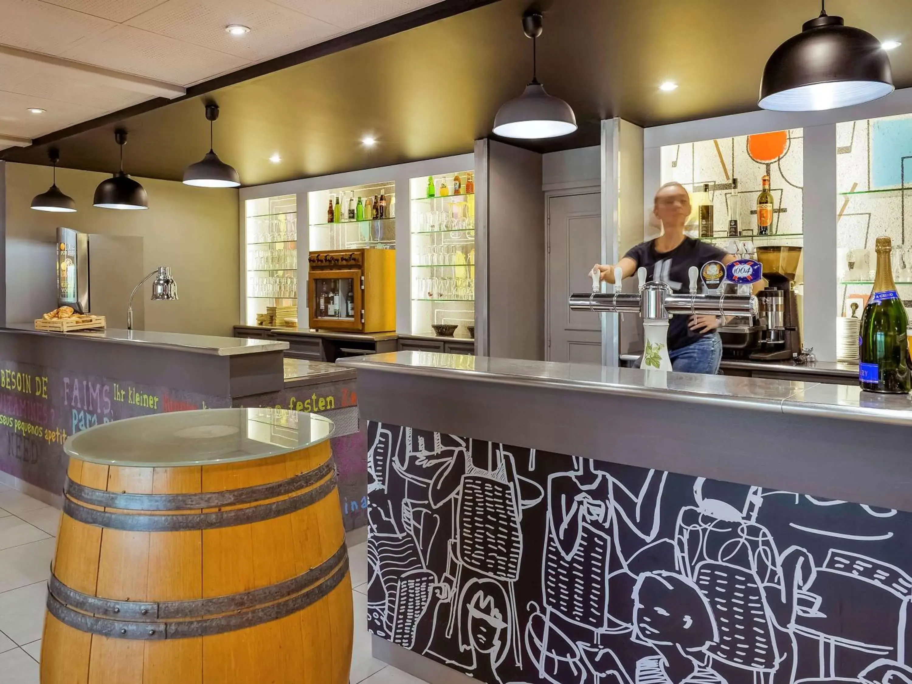 Restaurant/places to eat, Lounge/Bar in ibis Saint Rambert d'Albon