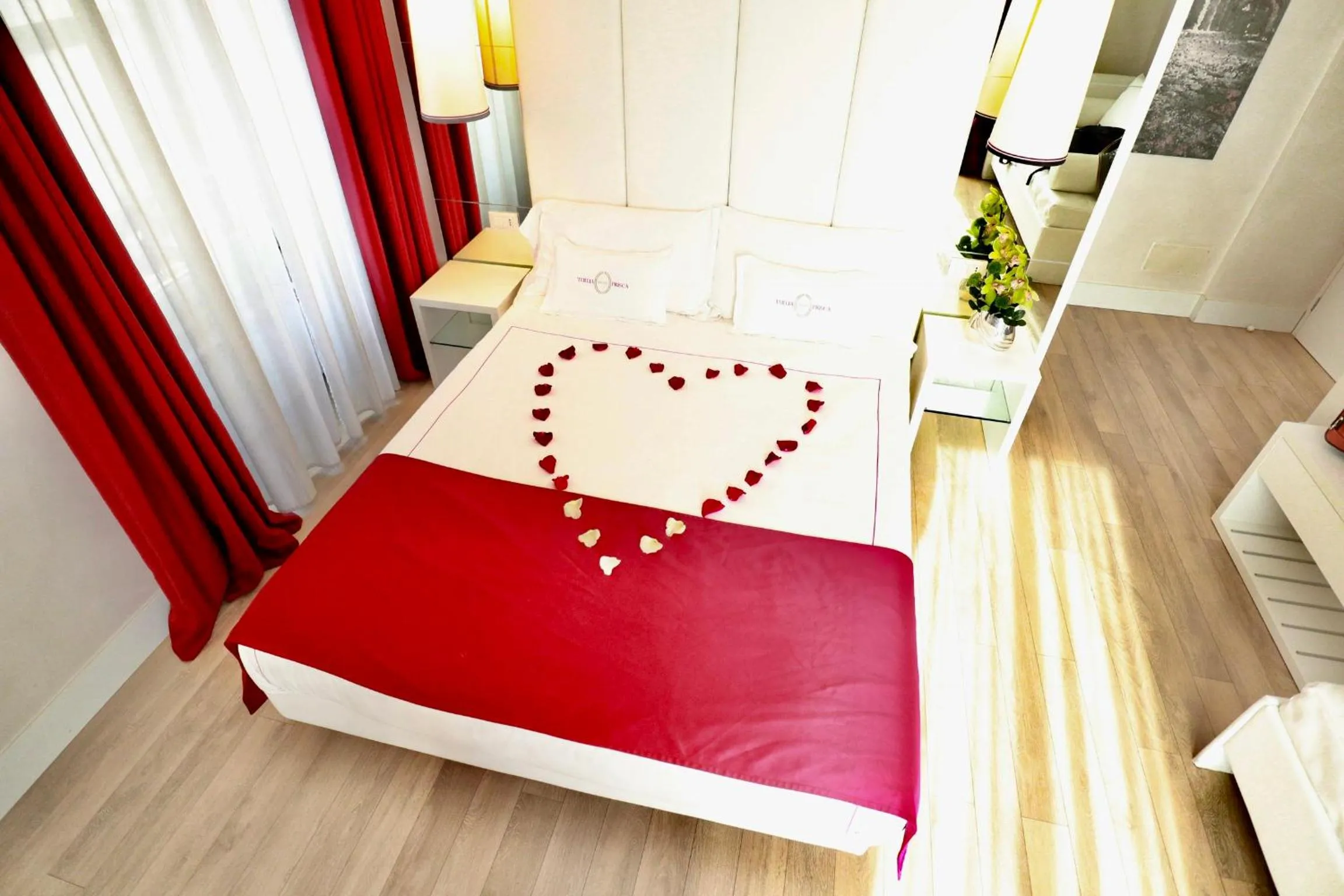 Photo of the whole room, Bed in Tullia&Prisca Relais