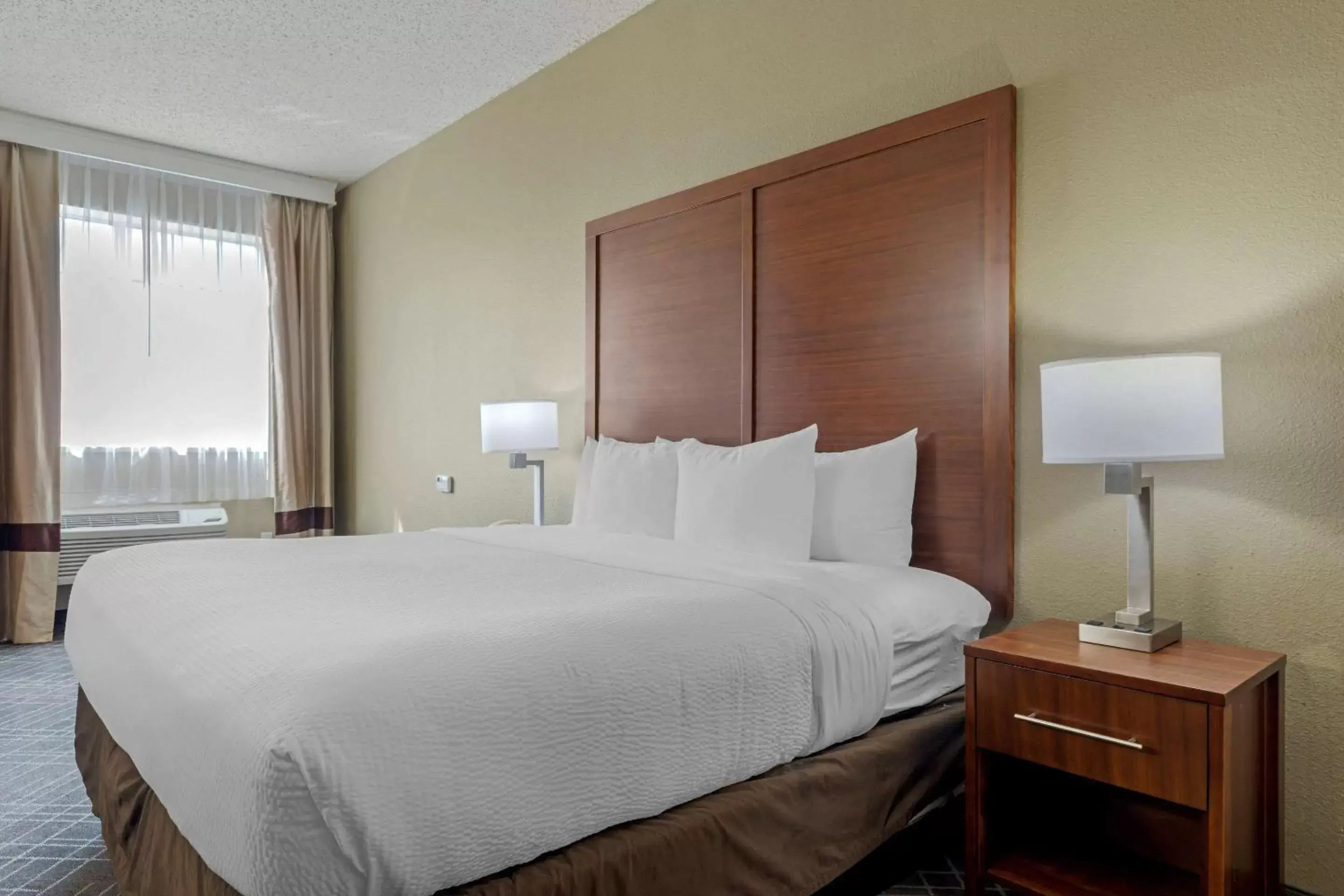Bedroom, Bed in Comfort Suites Waco North - Near University Area