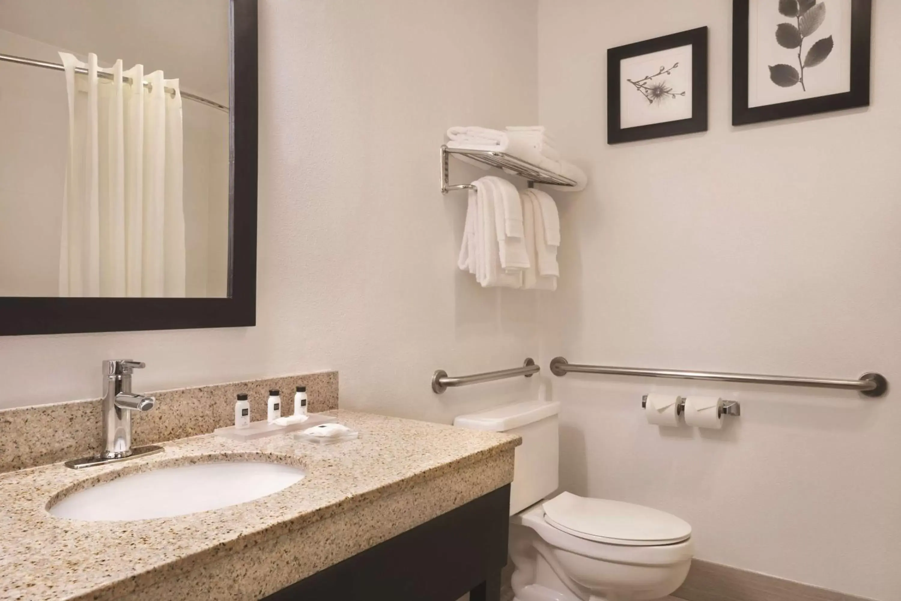 Bathroom in Country Inn & Suites by Radisson, Indianapolis East, IN