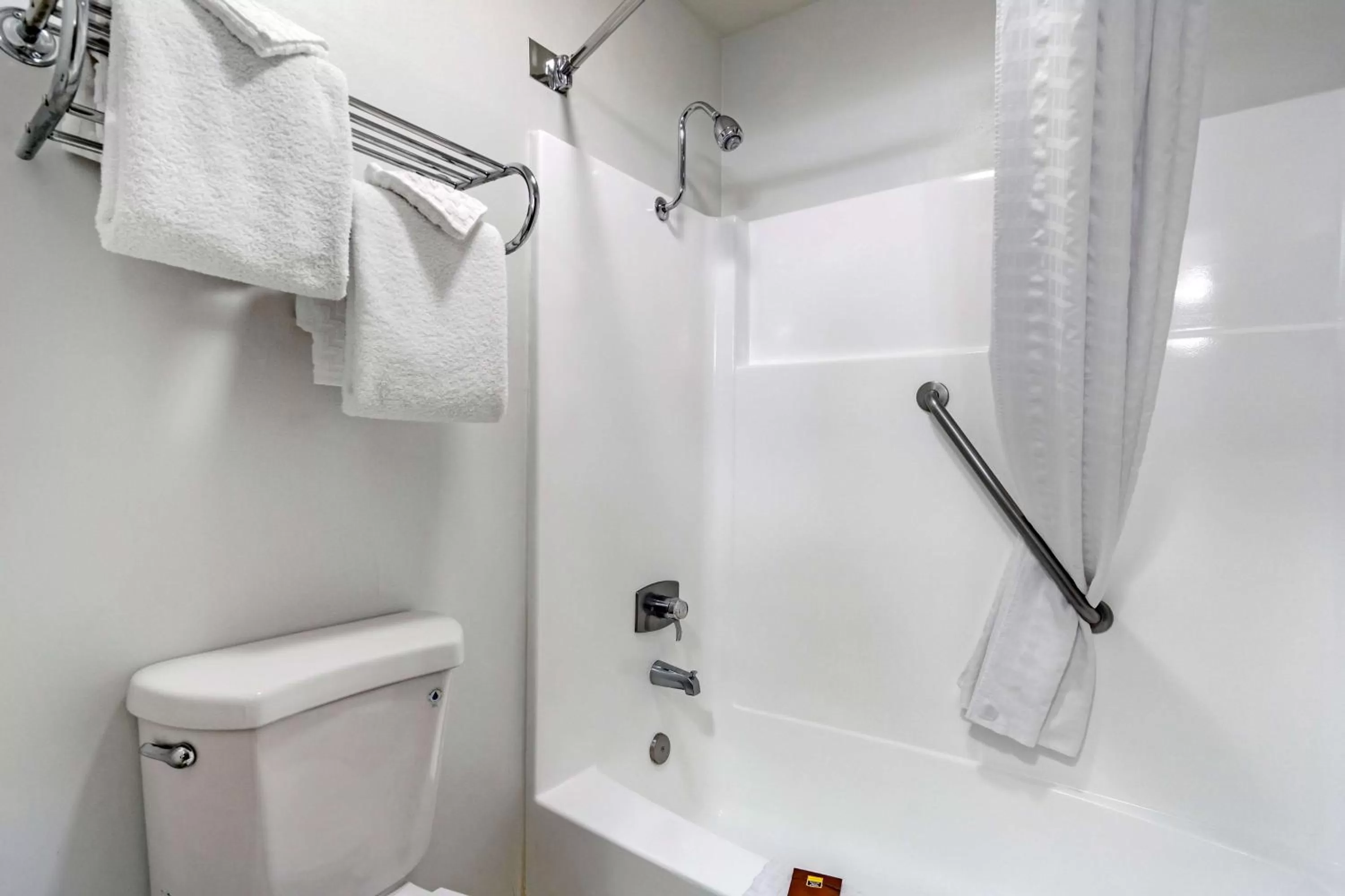 King Suite with Lake View - Non-Smoking in Best Western PLUS Lake Front Hotel