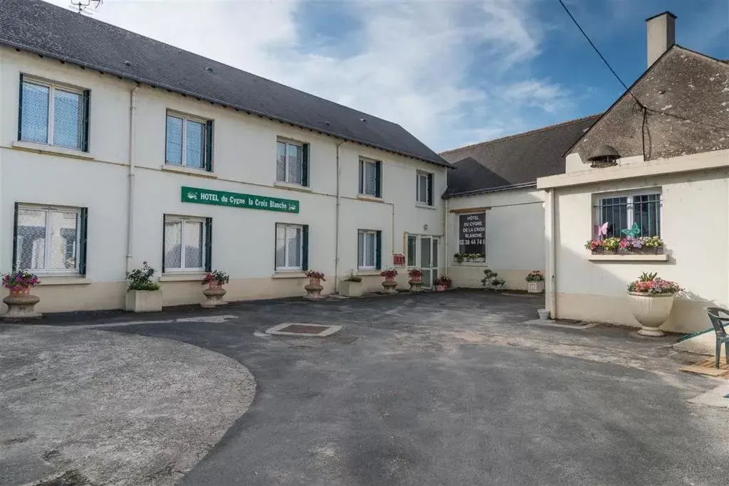 Property Building in HOTEL DU CYGNE DE LA CROIX BLANCHE