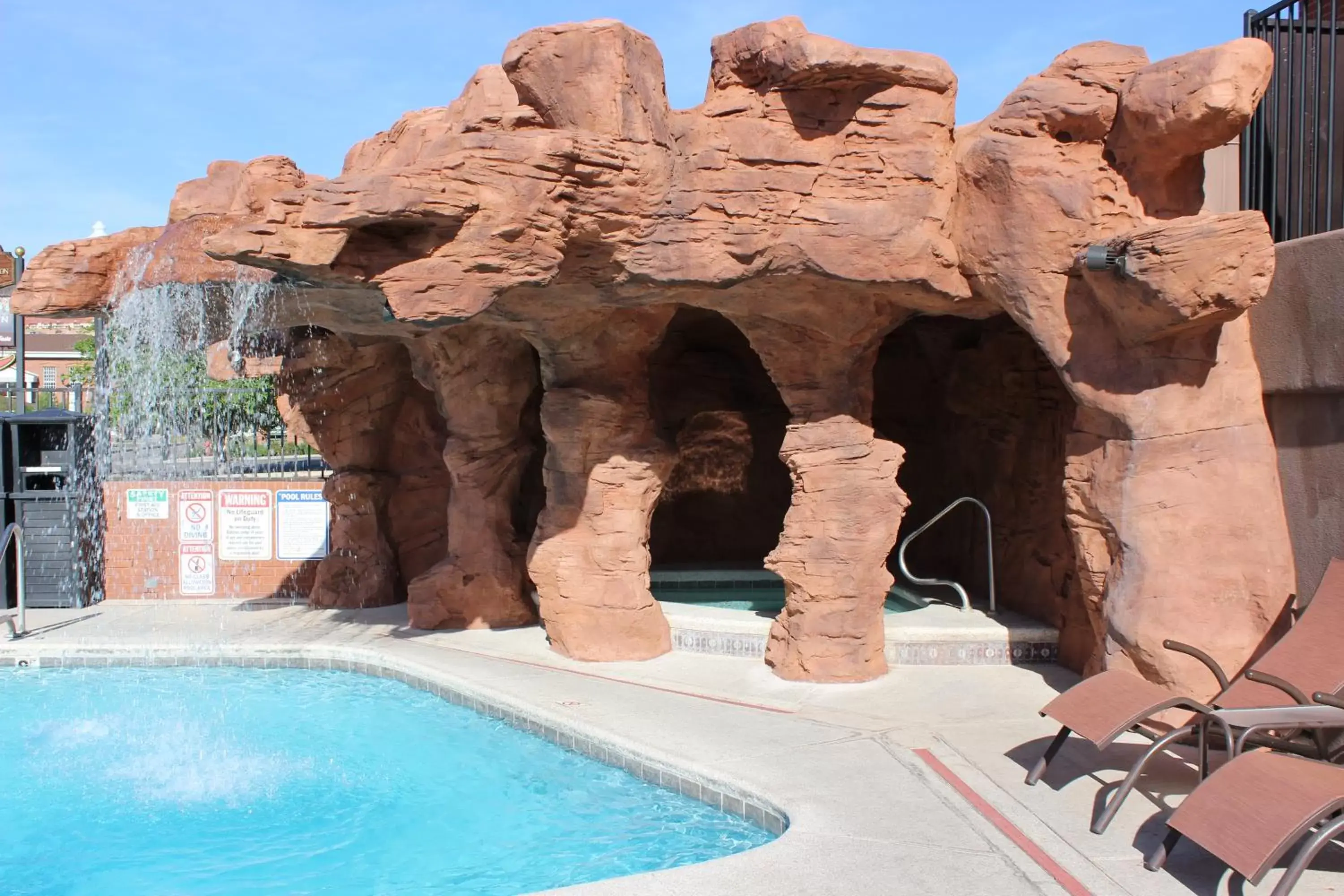 Swimming Pool in Best Western Coral Hills