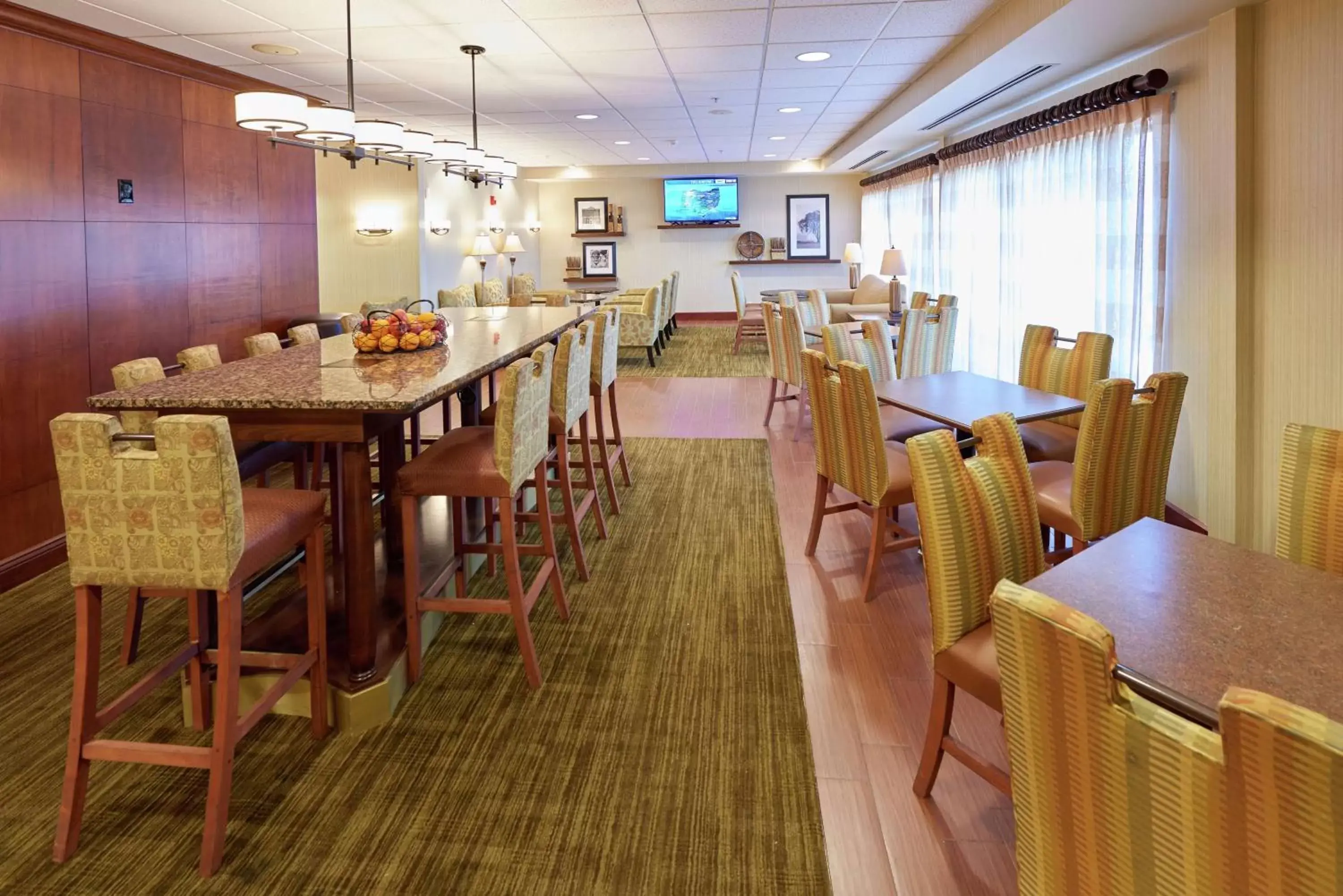 Dining area, Restaurant/Places to Eat in Hampton Inn Massillon