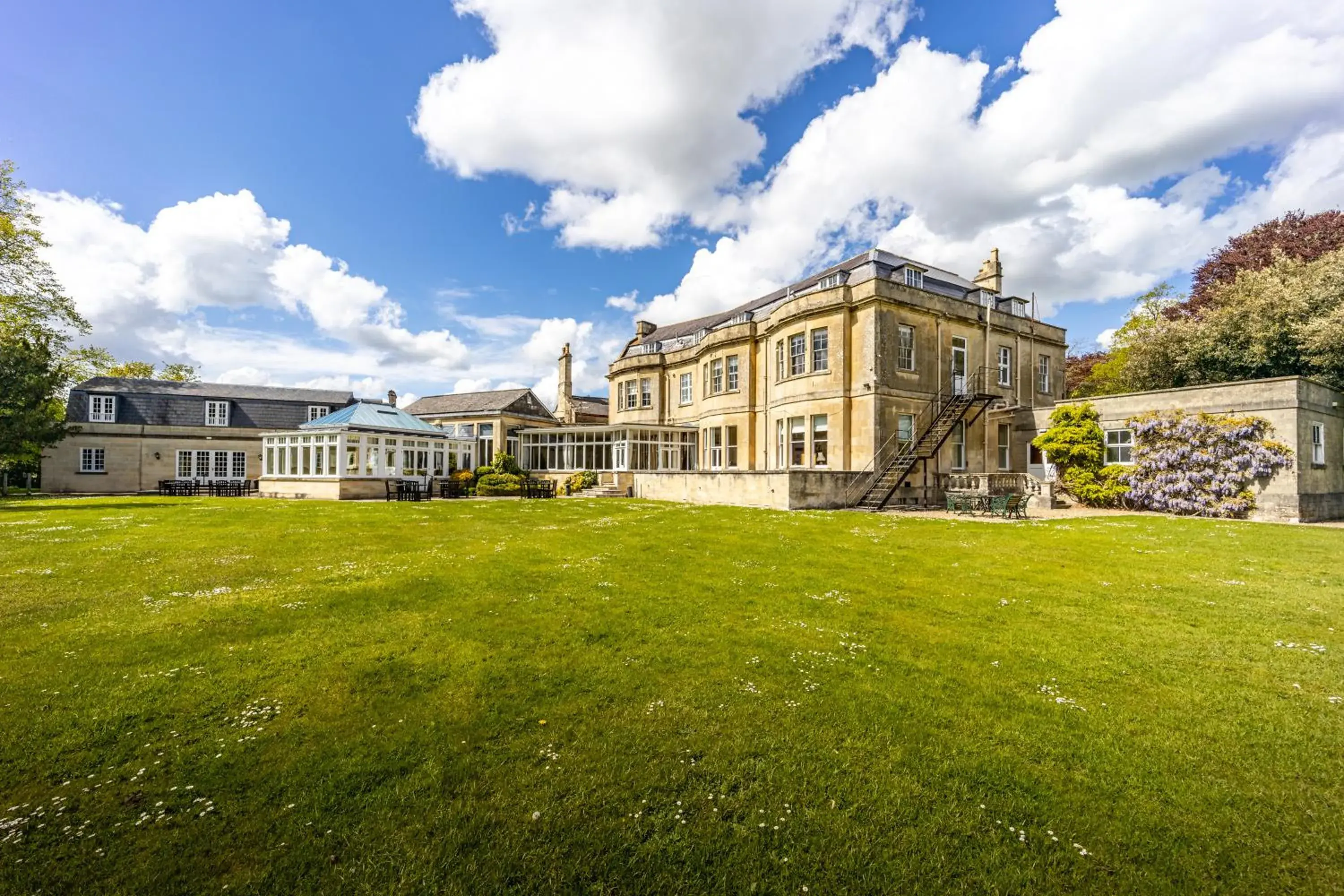 Property Building in Best Western Leigh Park Hotel