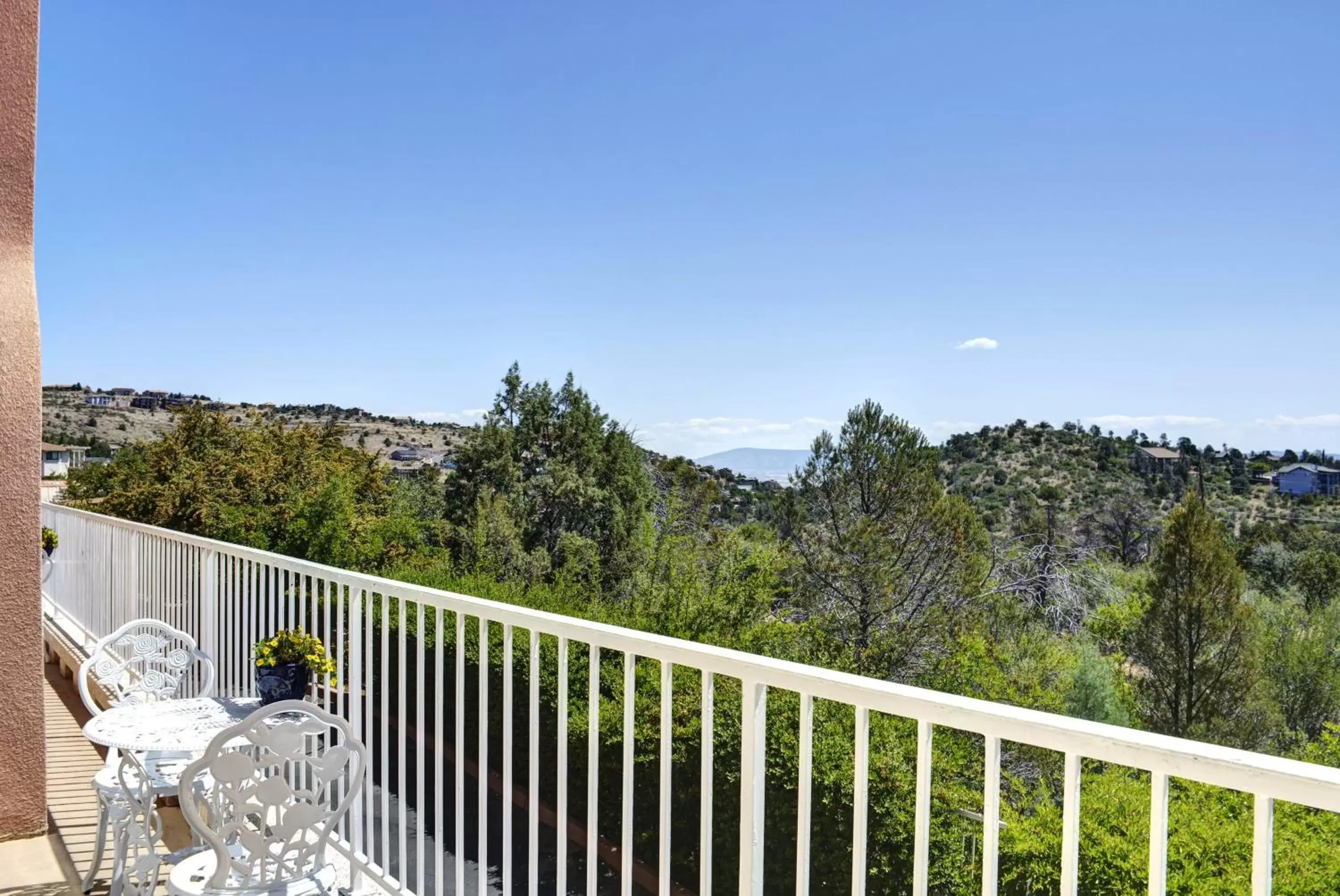 Restaurant/places to eat in Forest Villas Hotel Restaurant/places to eat in Forest Villas Hotel