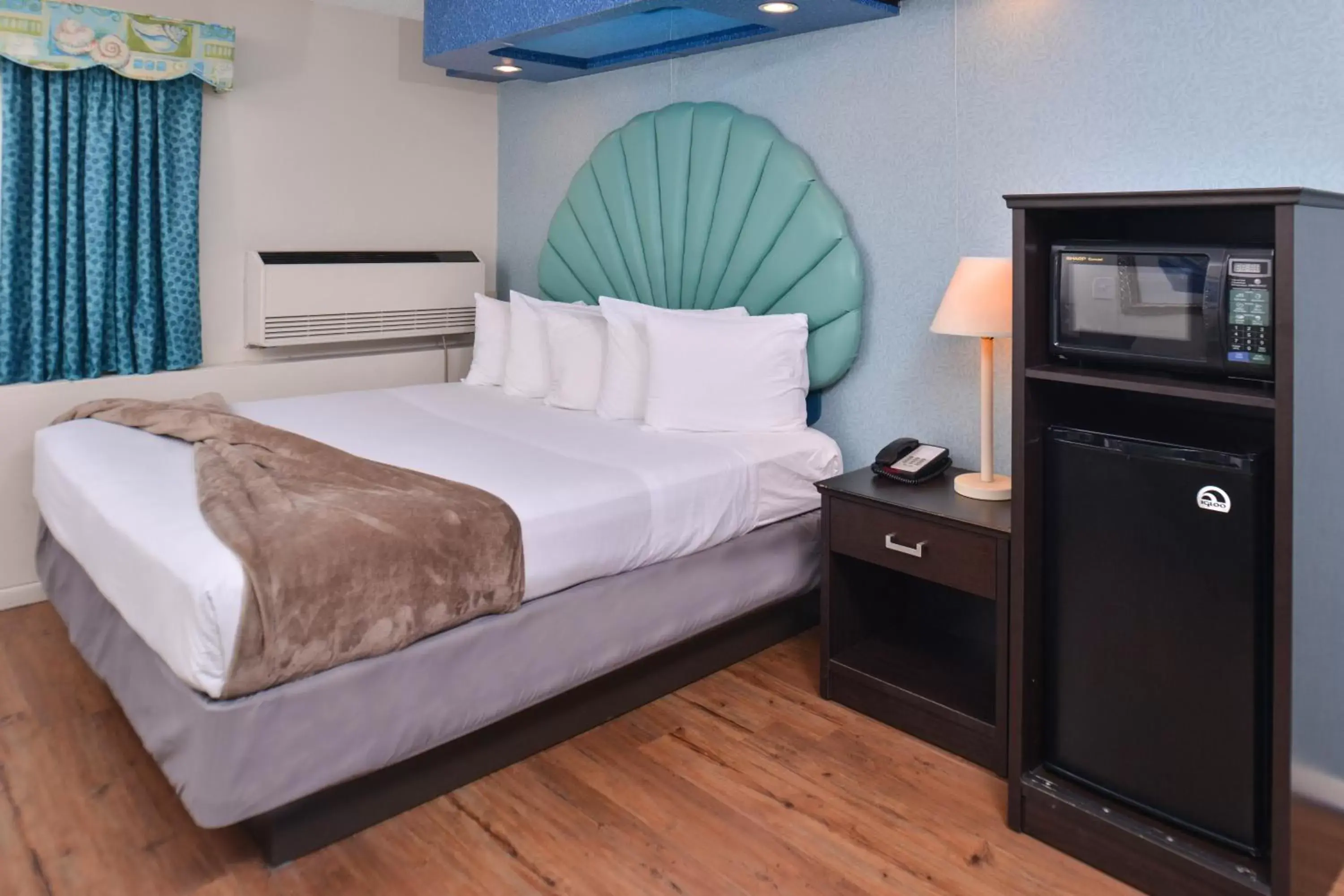 Kitchen or kitchenette, Bed in Atlantis Family Waterpark Hotel