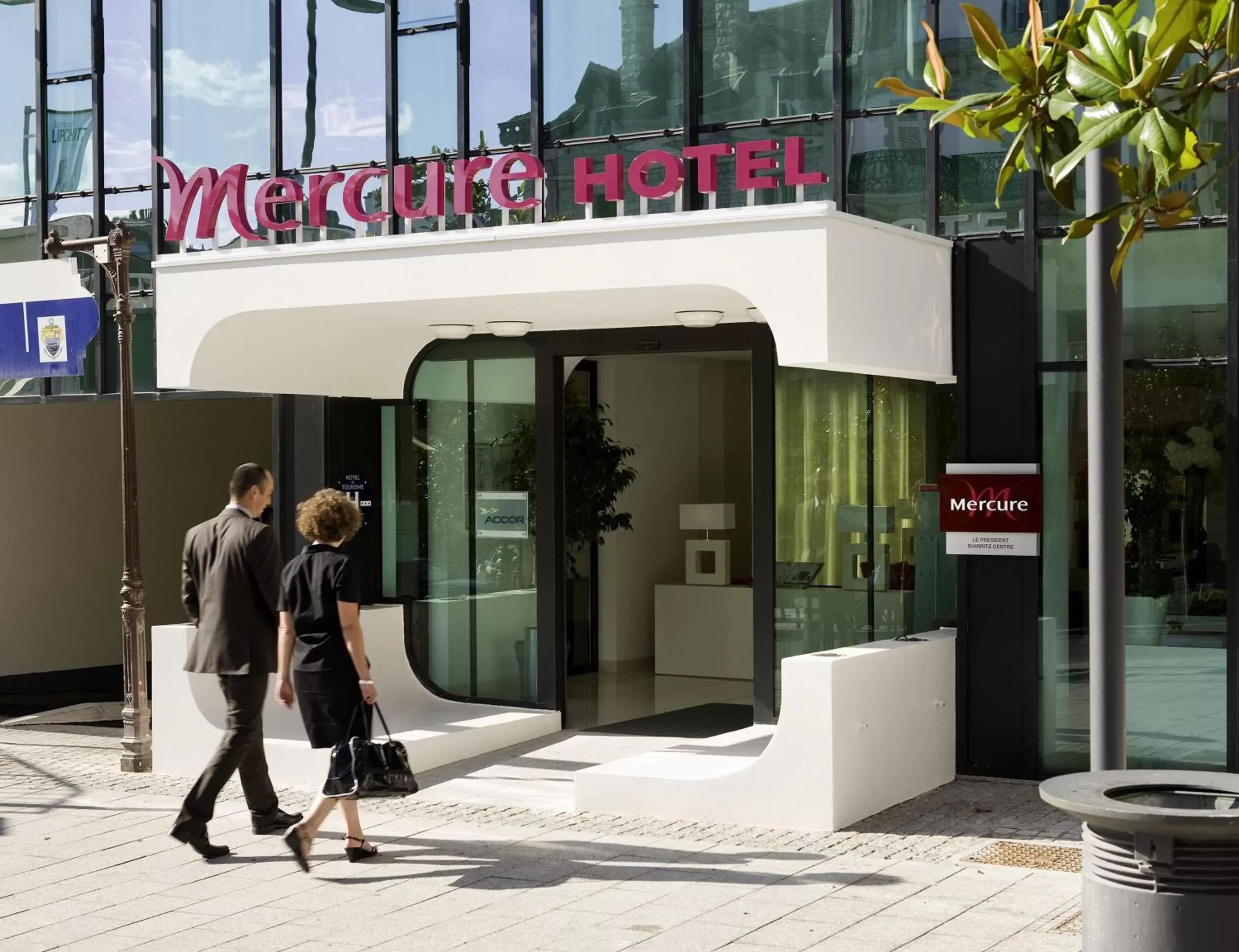 Facade/entrance in Mercure Président Biarritz Plage