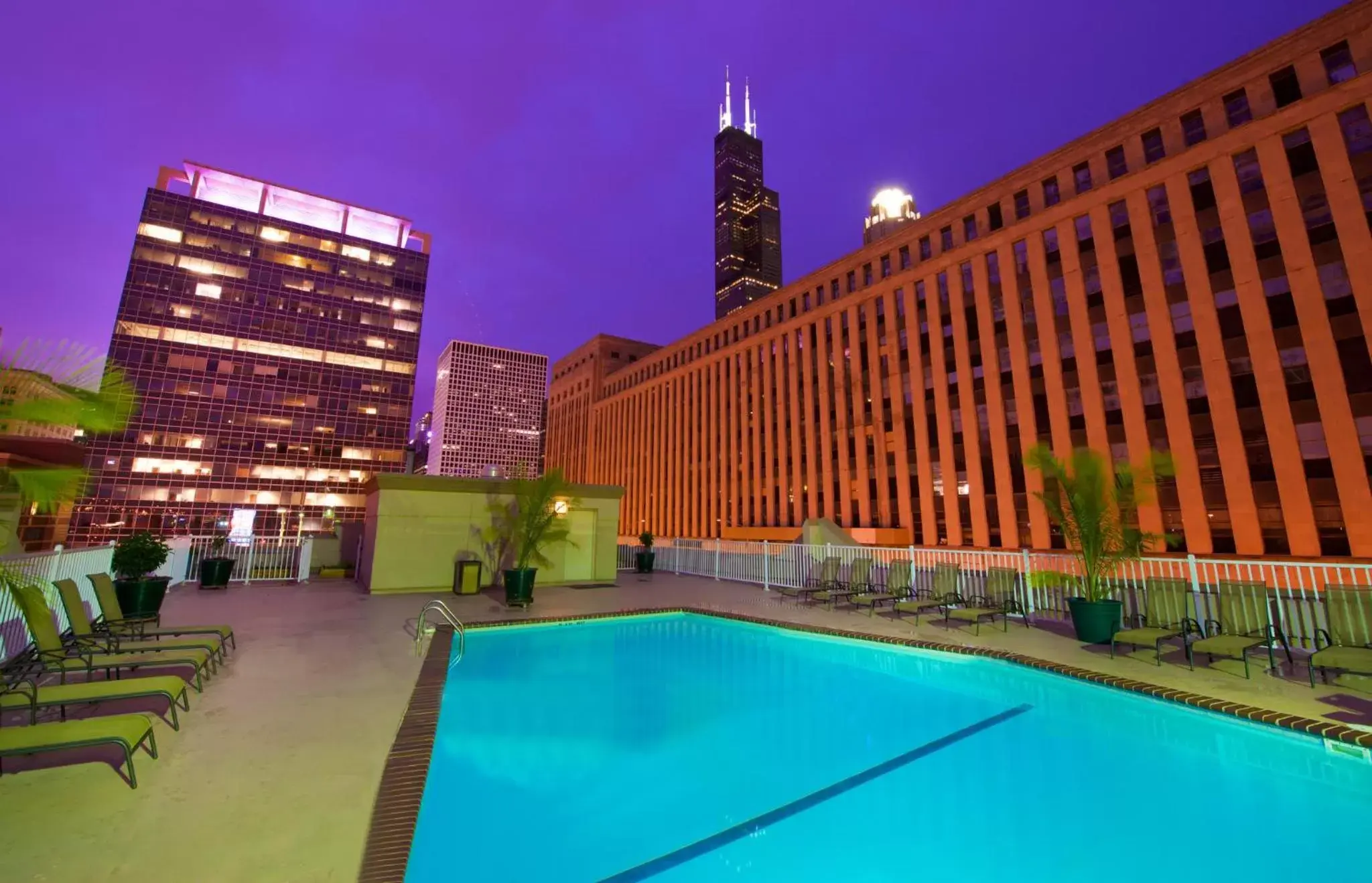 Swimming pool, Property Building in Holiday Inn Hotel & Suites Chicago - Downtown, an IHG Hotel