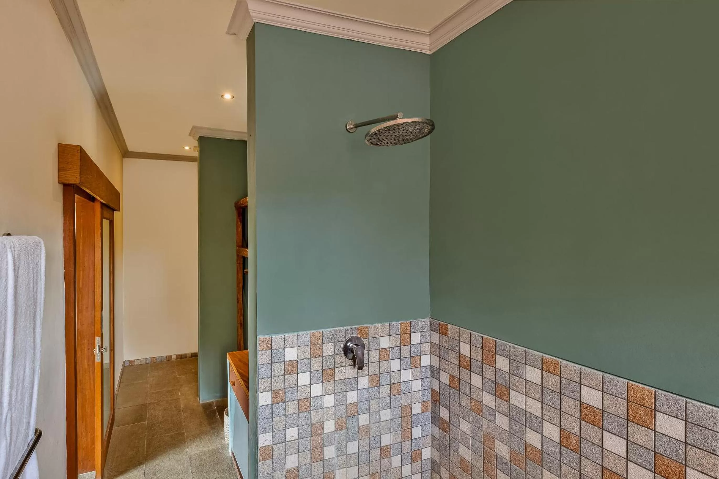 Shower in Kubu Rama Ubud Cottage