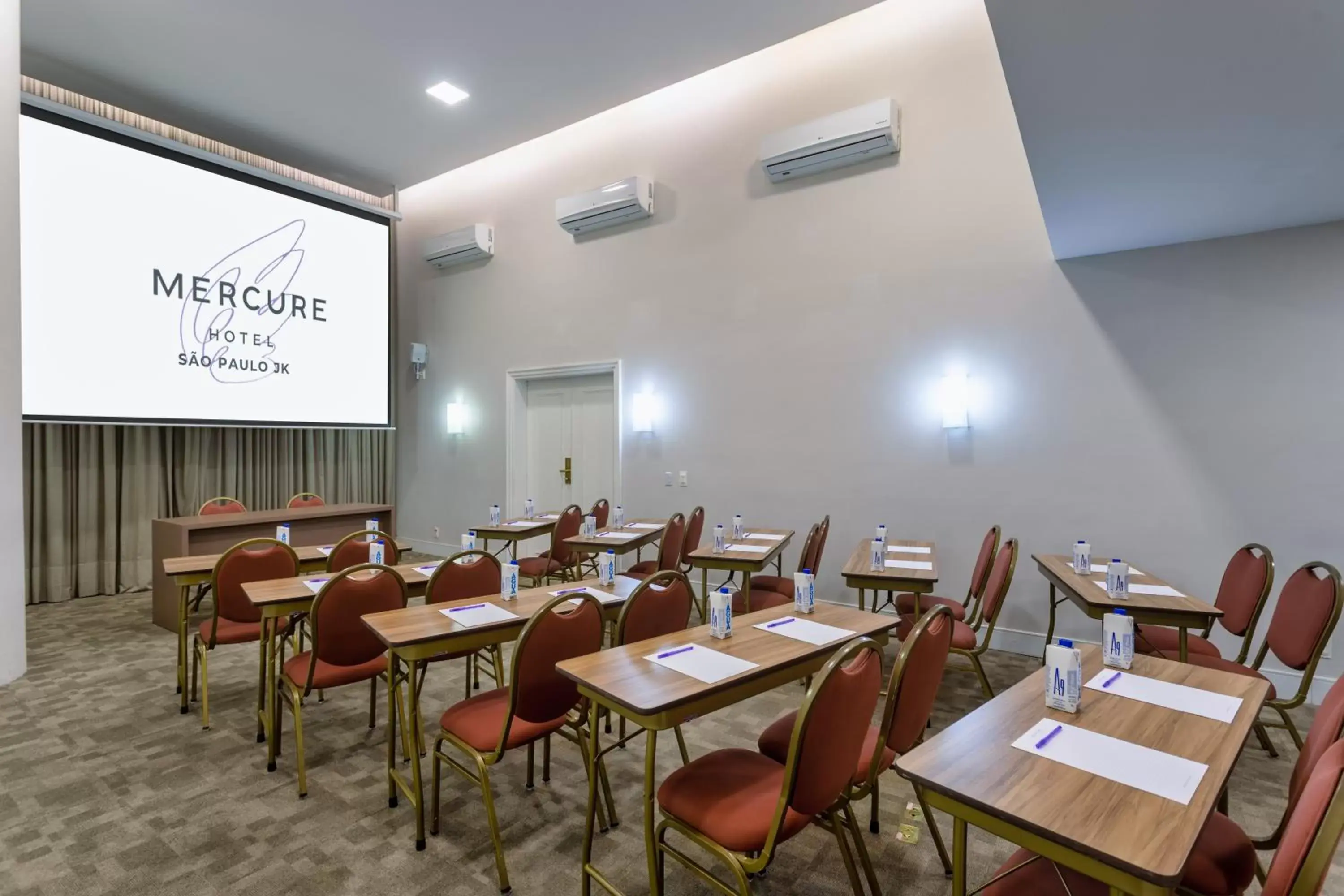 Meeting/conference room, Restaurant/Places to Eat in Mercure Sao Paulo JK
