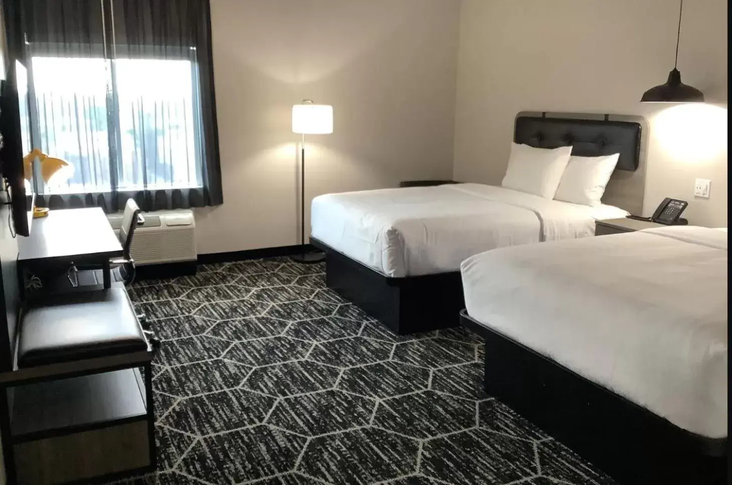 Photo of the whole room, Bed in La Quinta Inn & Suites by Wyndham Corpus Christi Southeast