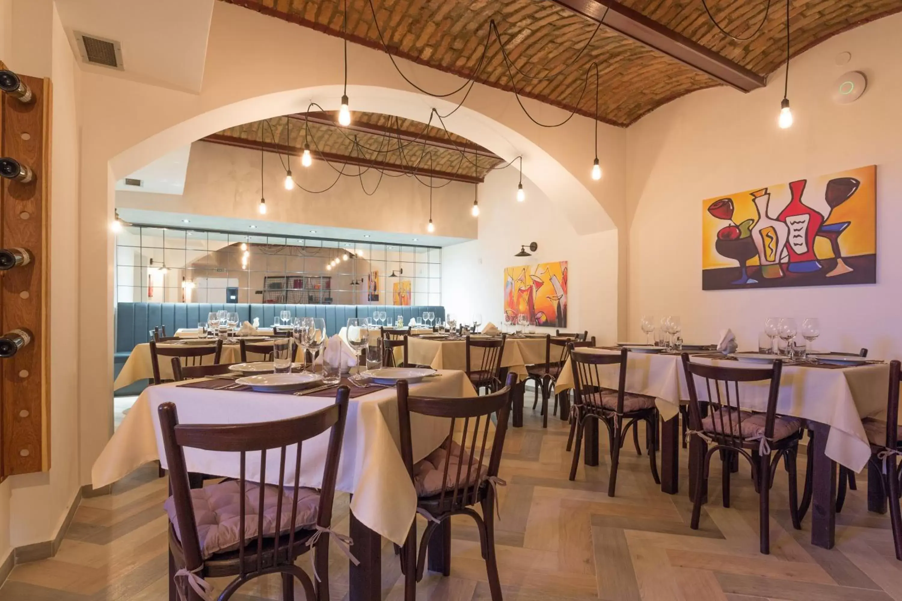 Restaurant/places to eat in Capital Hotel Garni Restaurant/places to eat in Capital Hotel Garni