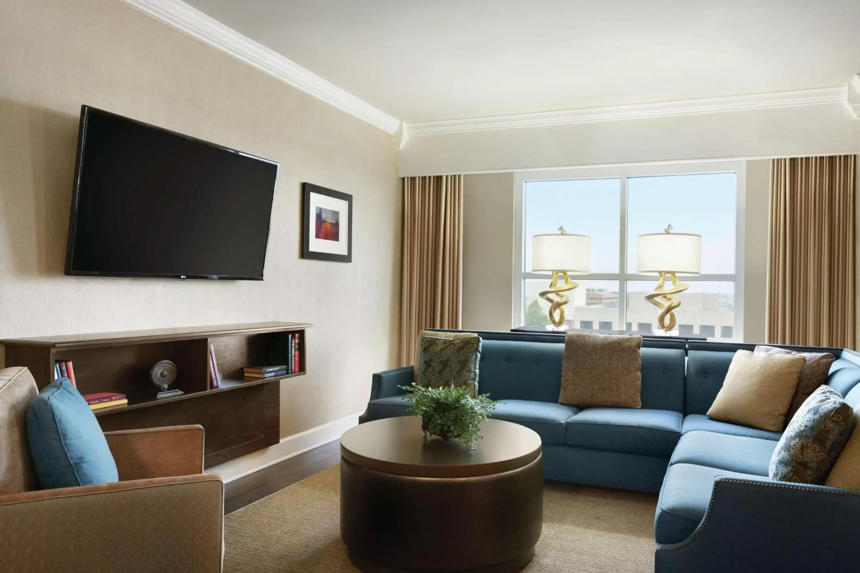 Living room, Seating Area in Hilton Columbia Center