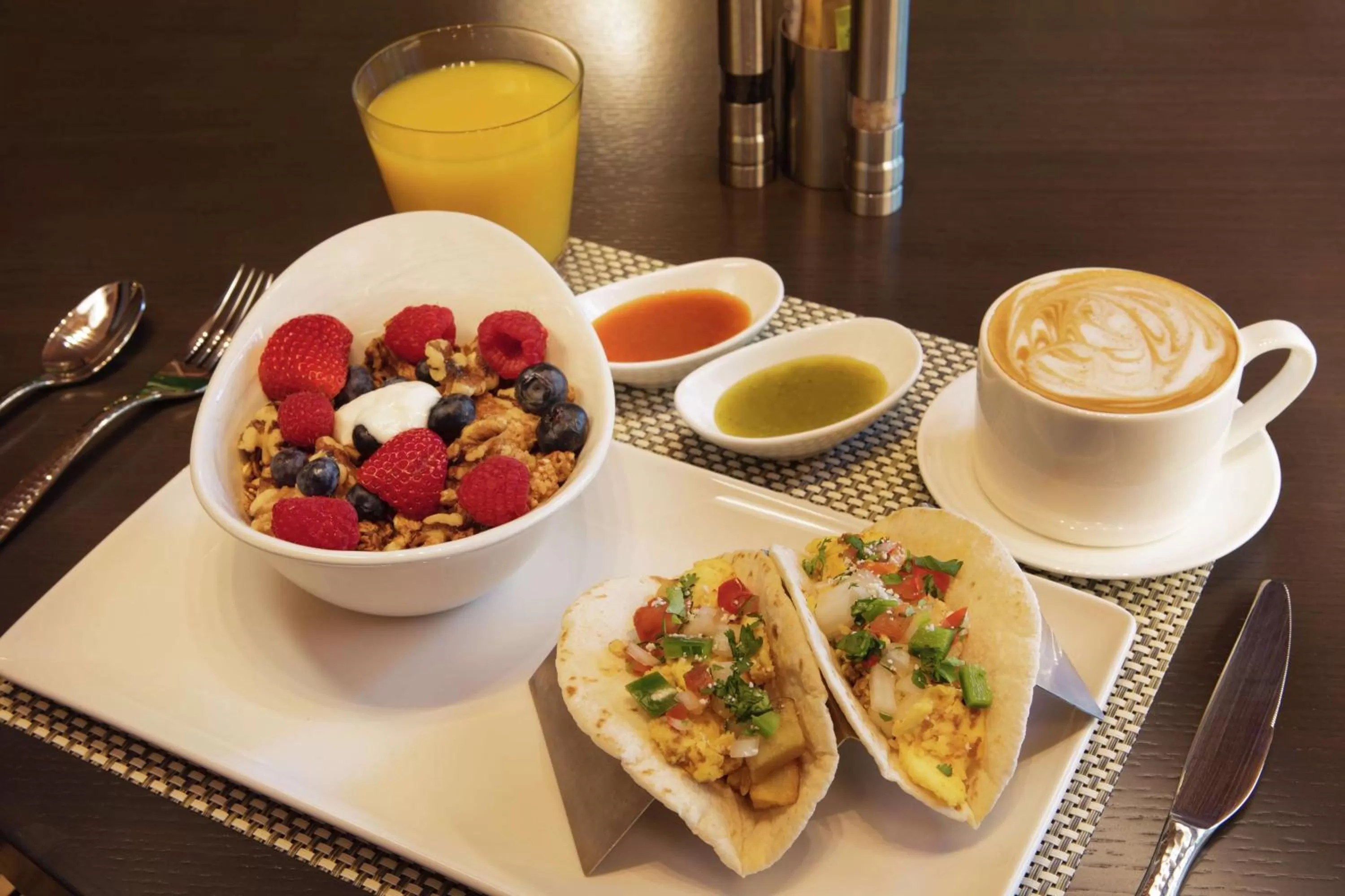 Dining area in Canopy By Hilton Dallas Uptown