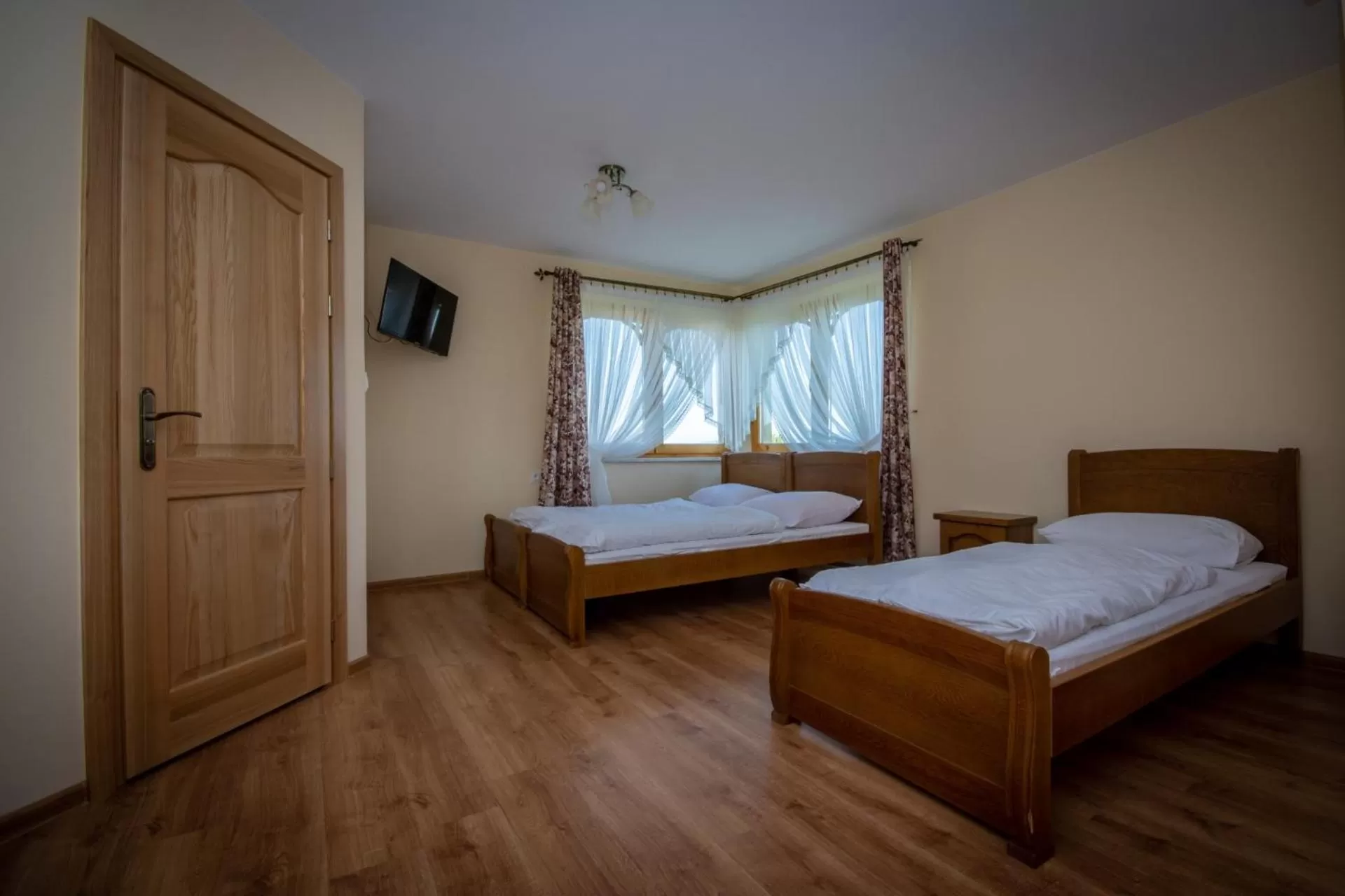 Photo of the whole room, Bed in Podhalanski Dworek z Jacuzzi