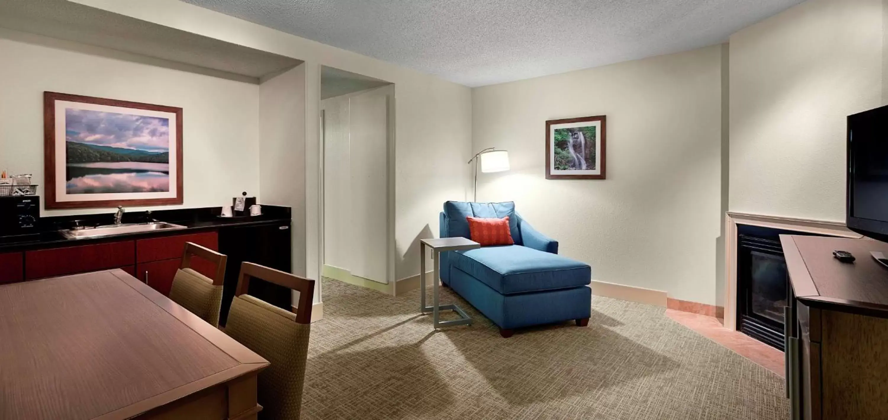 Bedroom, Seating Area in Hampton Inn Helen