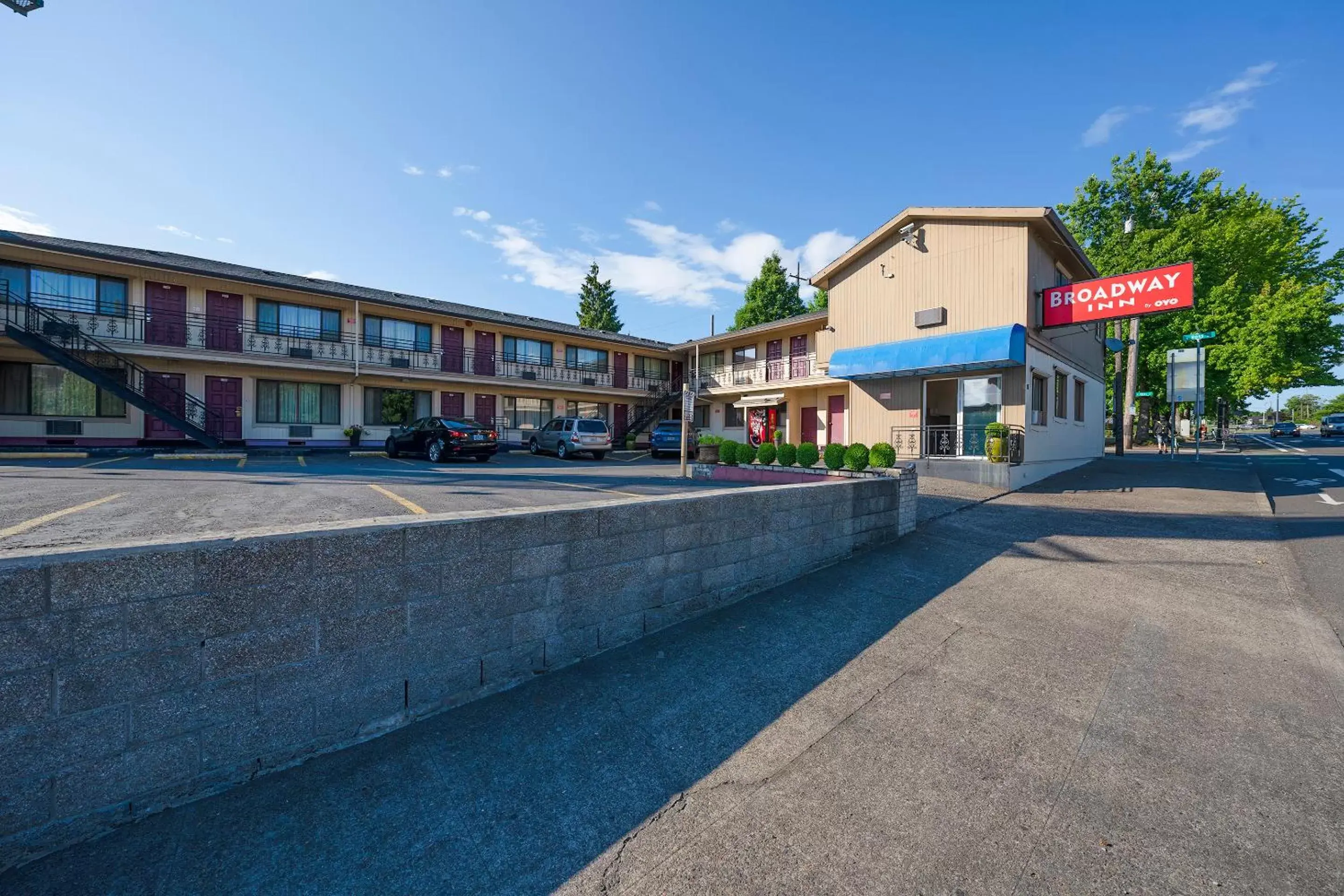 Property Building in Broadway Inn by OYO Portland Downtown