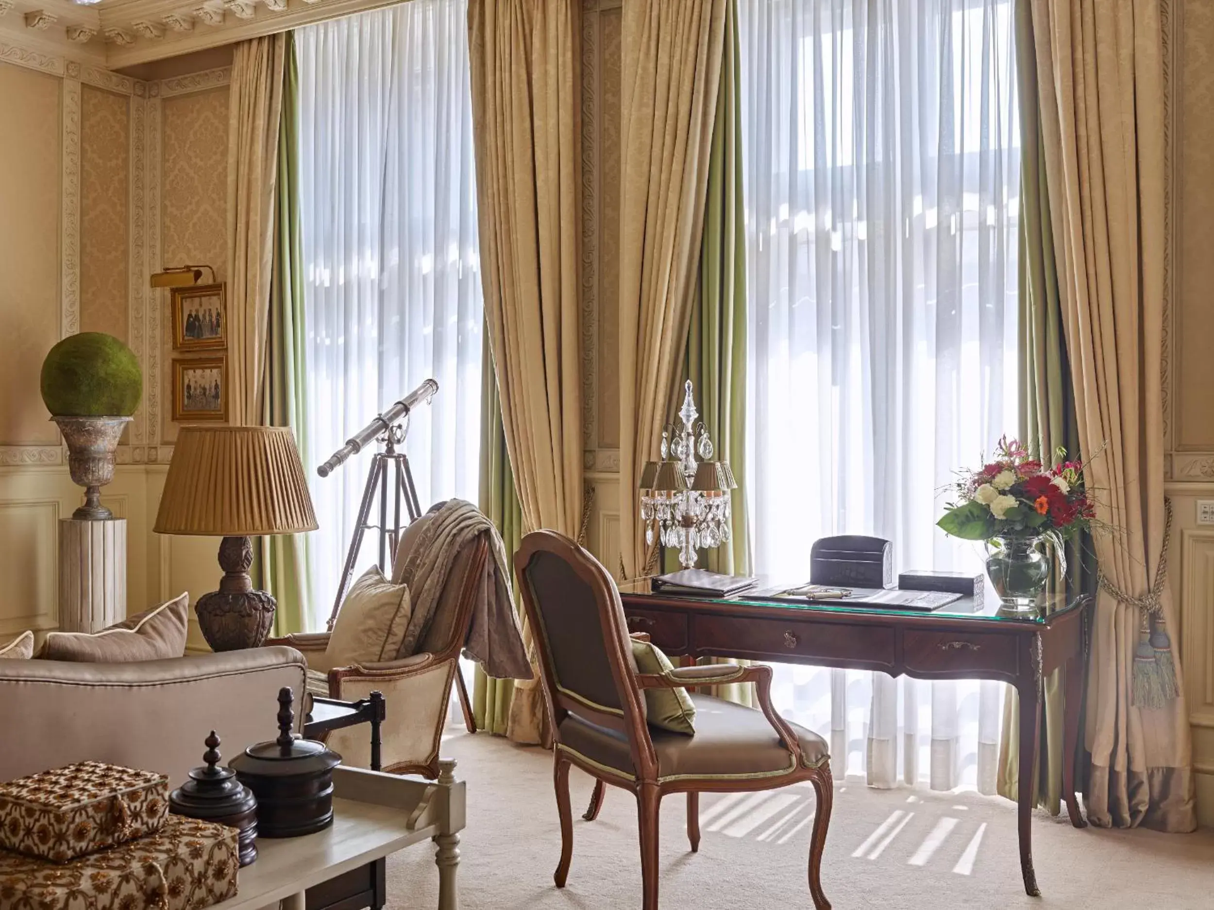 Living room in Grand Hotel Wien