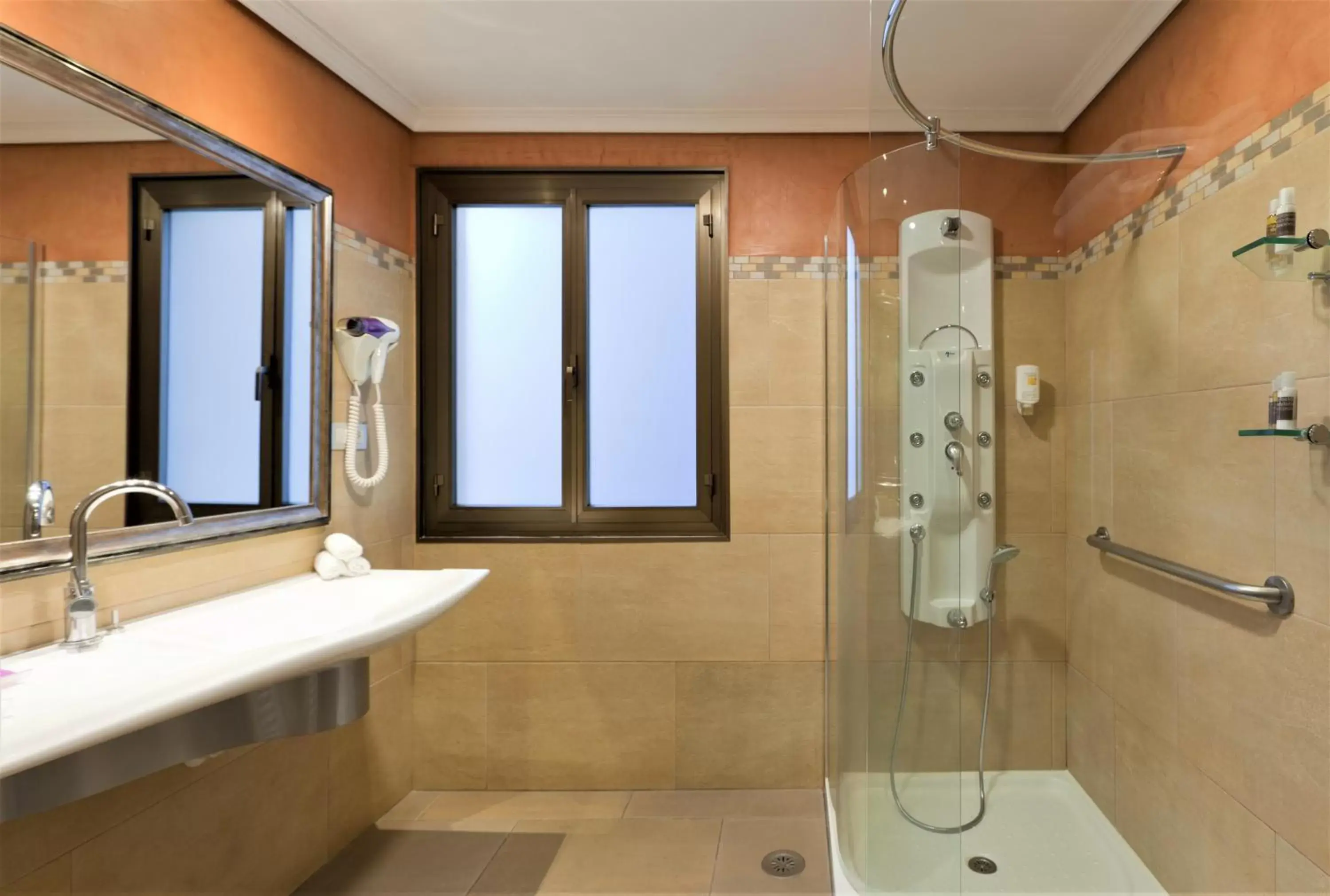 Bathroom in Hotel Bécquer