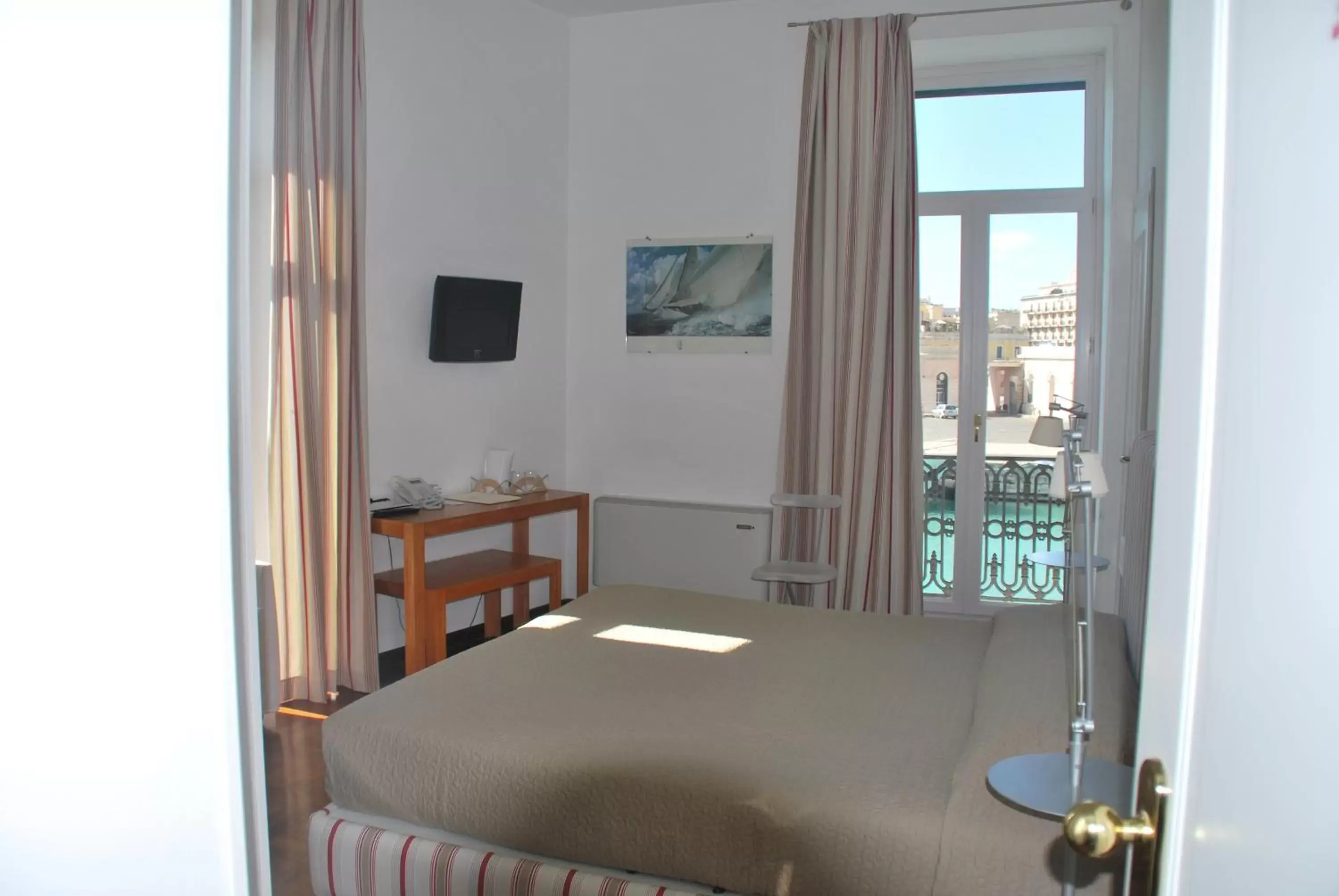 View (from property/room), Bed in L'Approdo delle Sirene