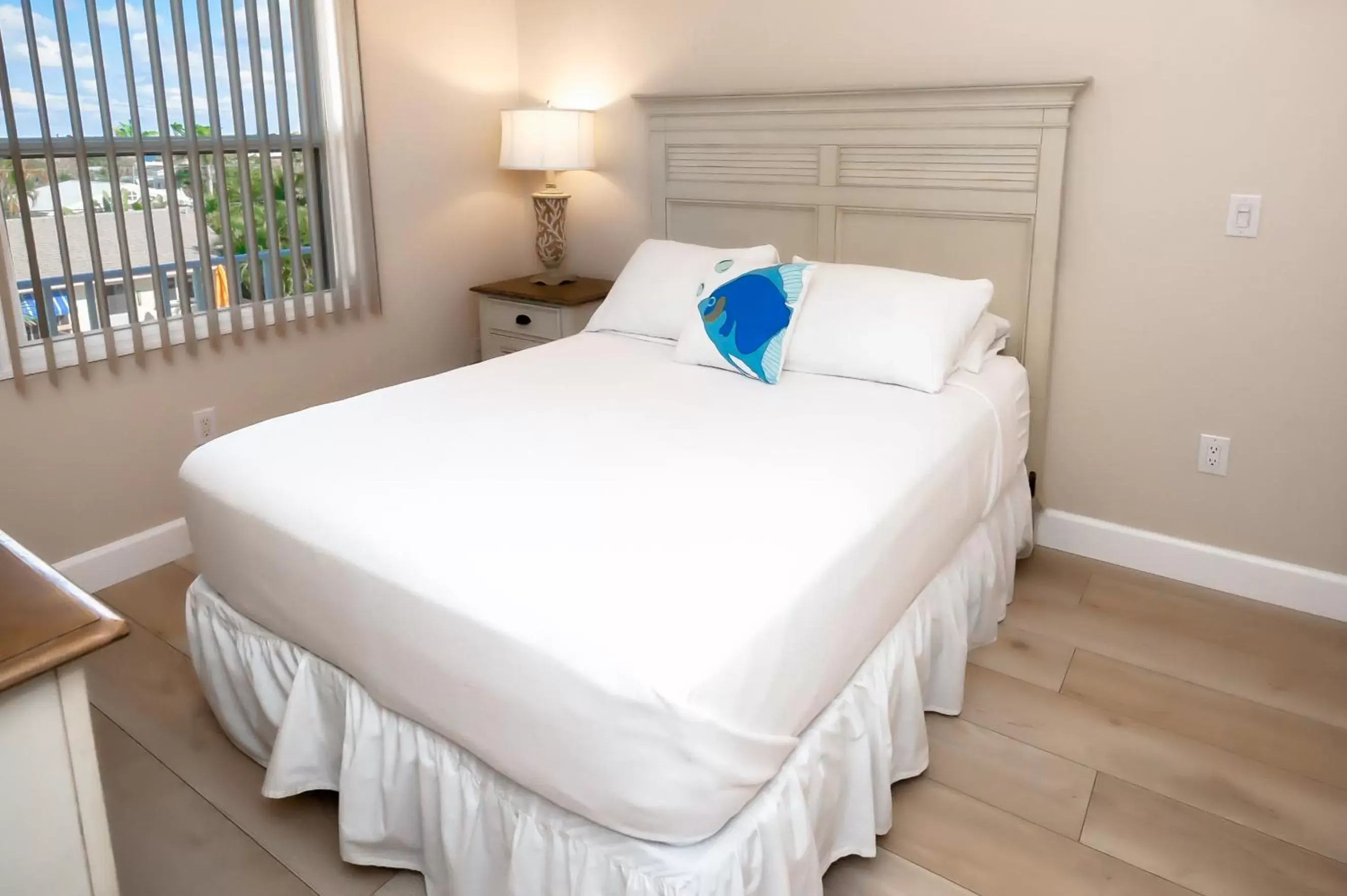 Bed in Cedar Cove Resort & Cottages