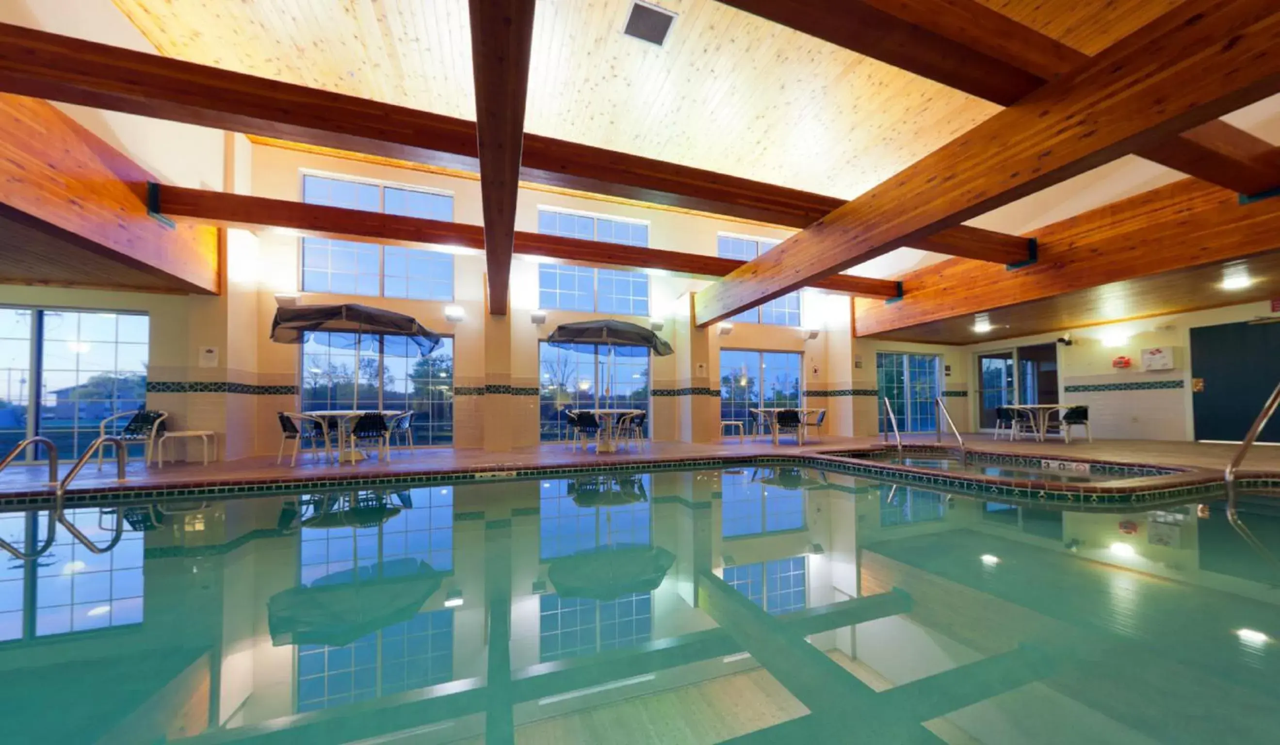 Swimming Pool in Country Inn & Suites by Radisson, Milwaukee Airport, WI